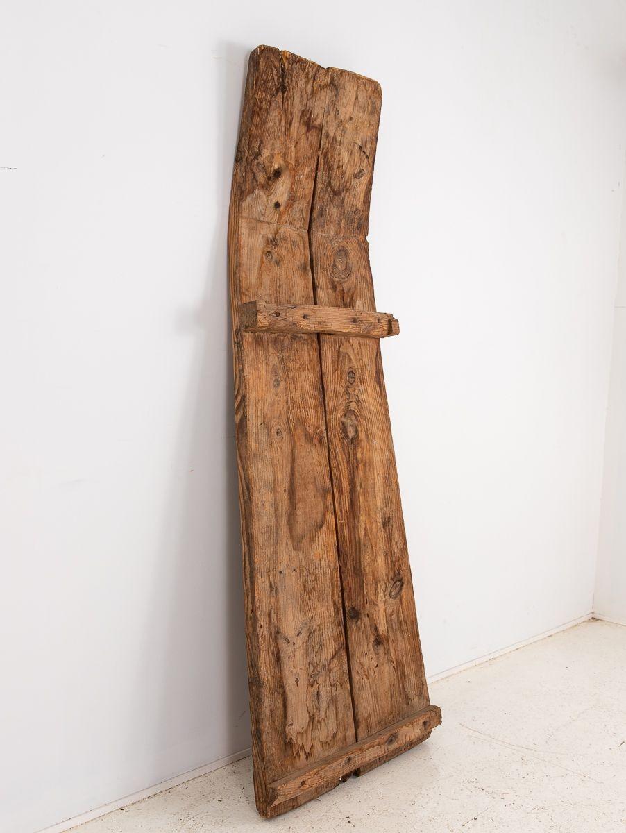 Primitave Wood and Stone Weizendrescher im Angebot 5