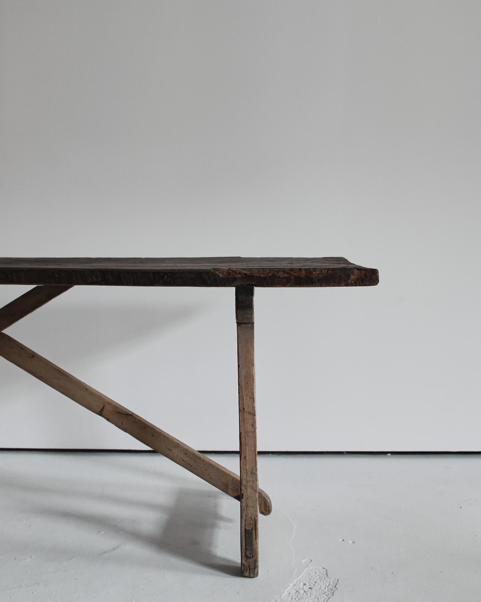 Primitive 18th /19th Ceentury Catalan Dinning Table In Good Condition For Sale In London, GB