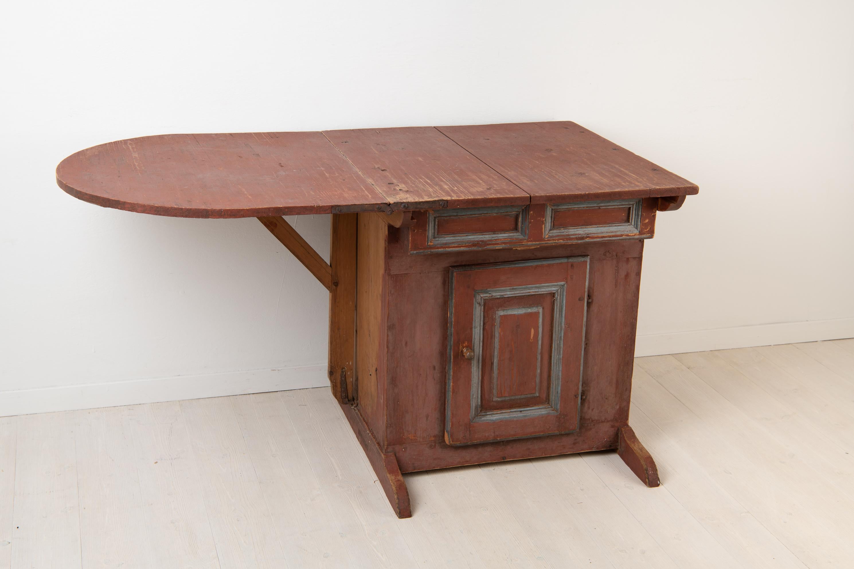 Primitive 18th Century Swedish Extendable Wall Table In Good Condition For Sale In Kramfors, SE