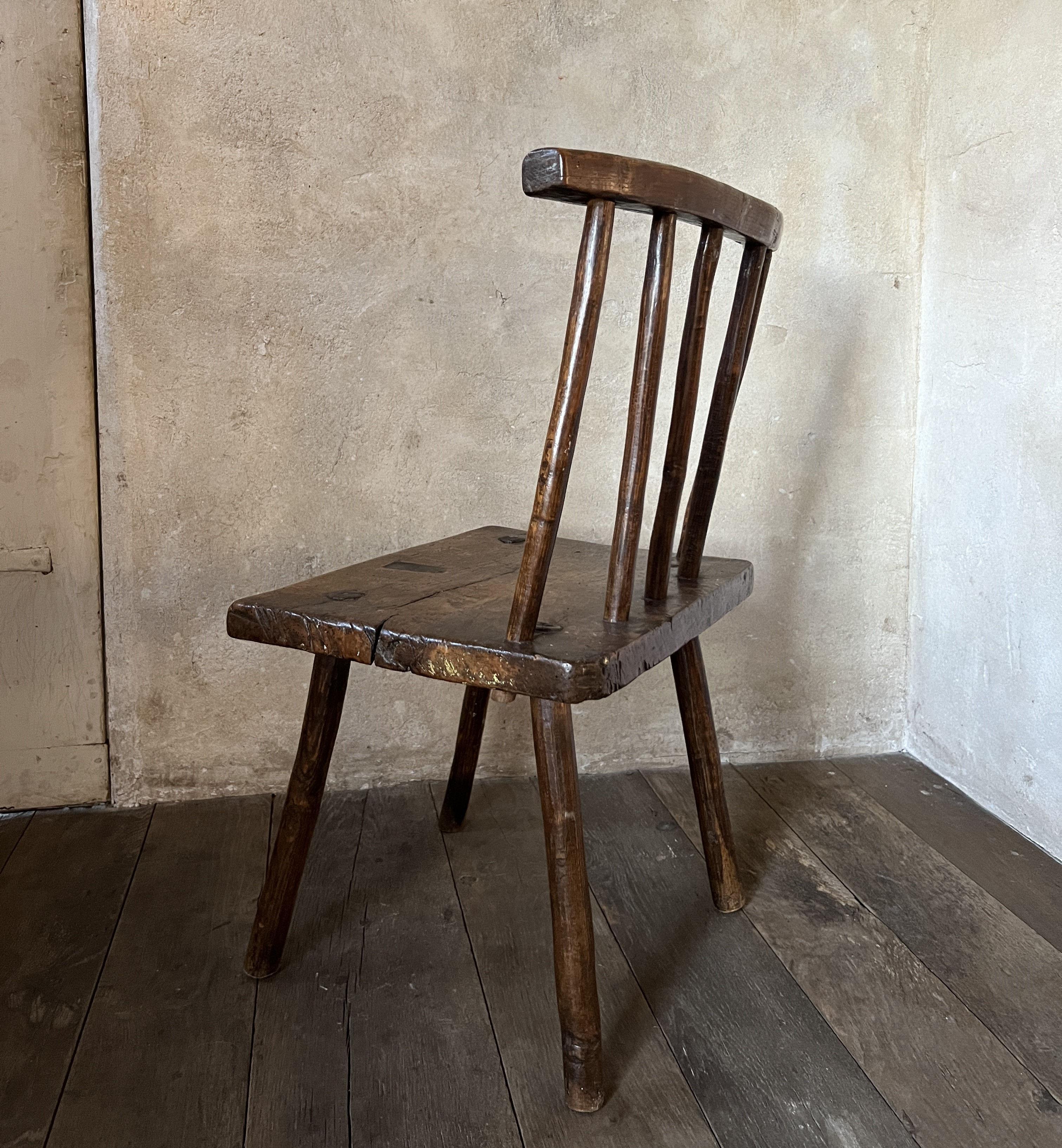 Primitiver Stuhl aus dem 19. Jahrhundert 2