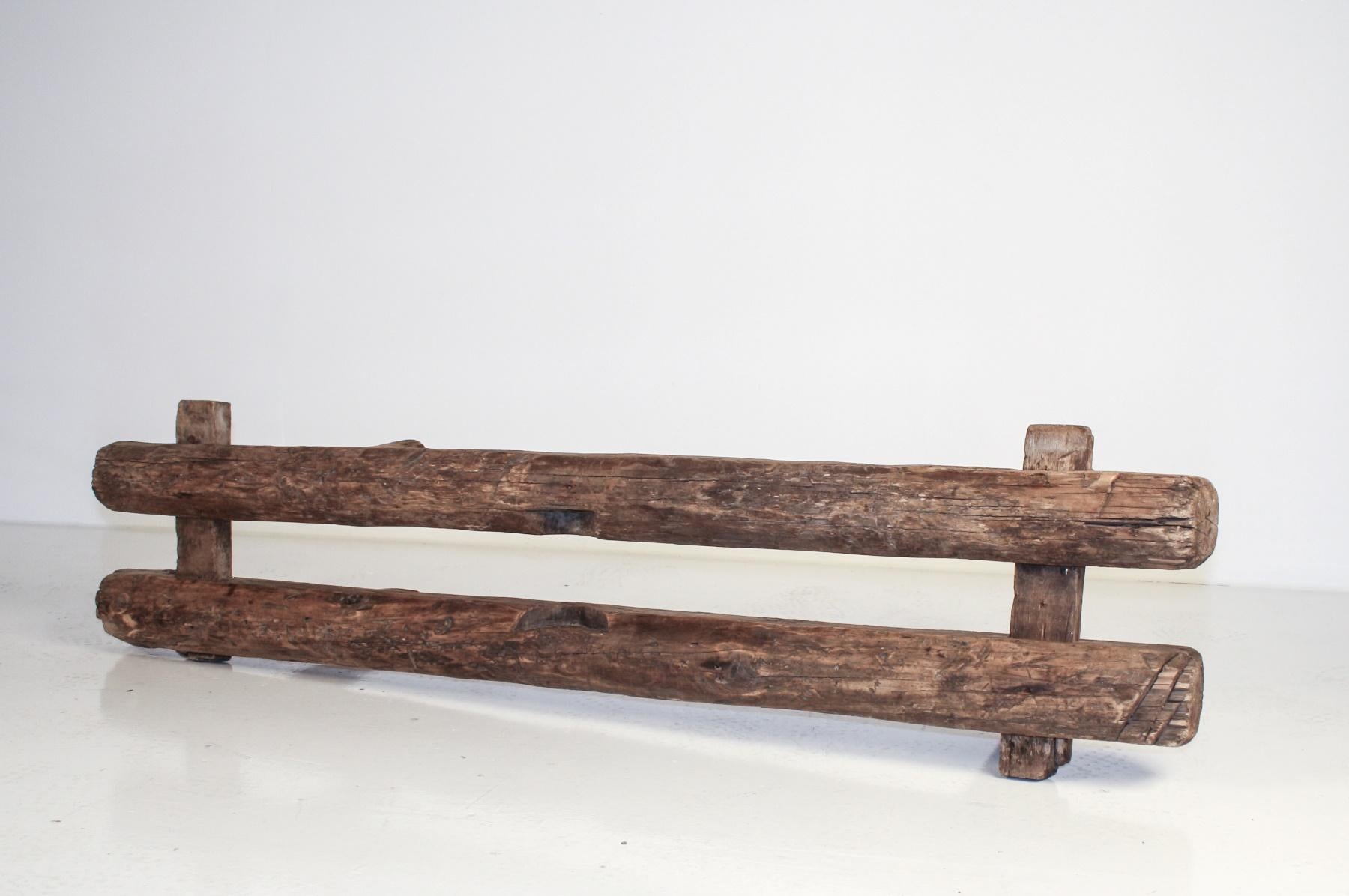 Primitiva Rueda Wabi-Sabi de Olmo del Siglo XIX  Asiento de banco para cerdos de 1,80 m en venta 2
