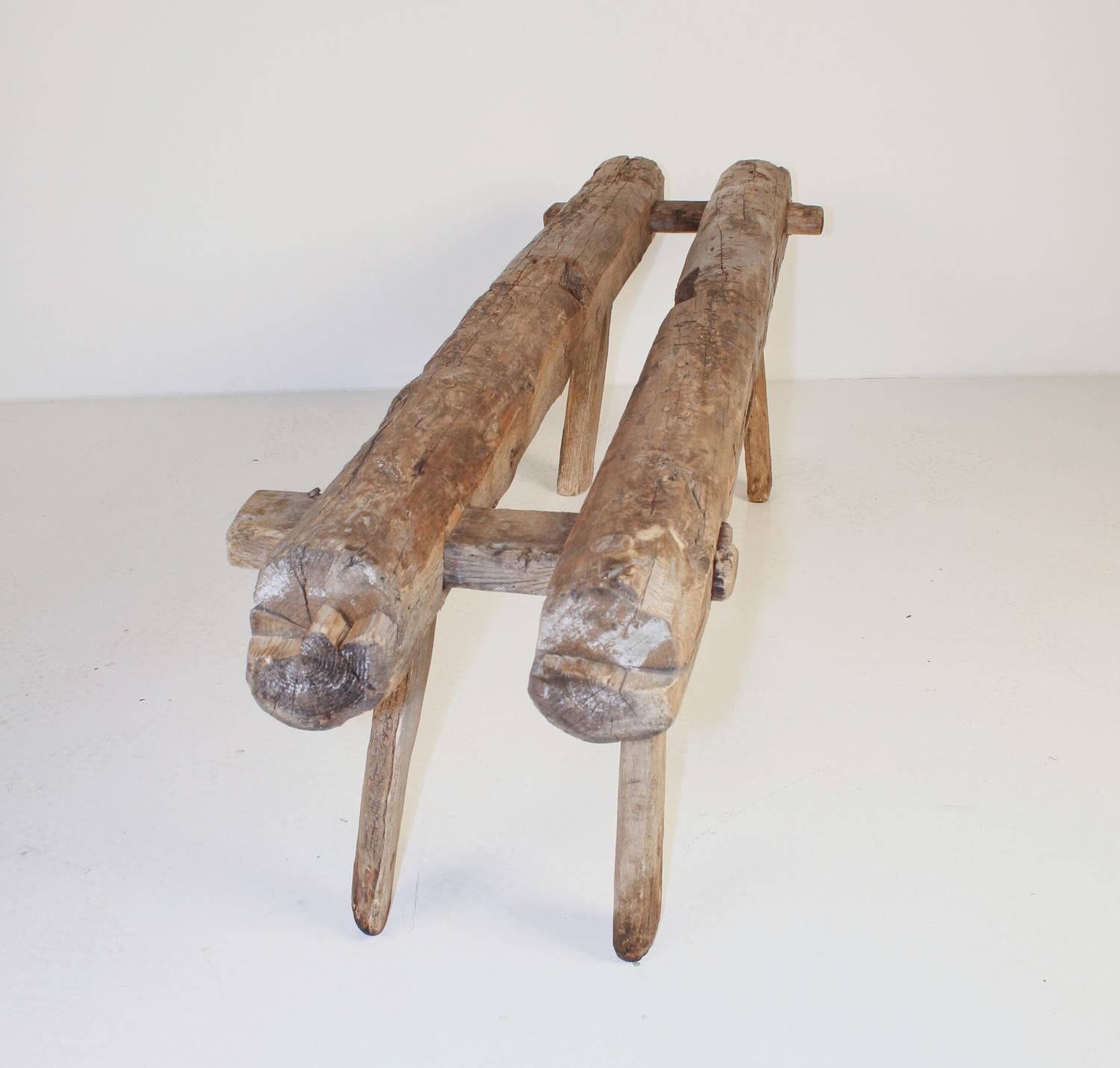 Primitiva Rueda Wabi-Sabi de Olmo del Siglo XIX  Asiento de banco para cerdos de 1,80 m en venta 10