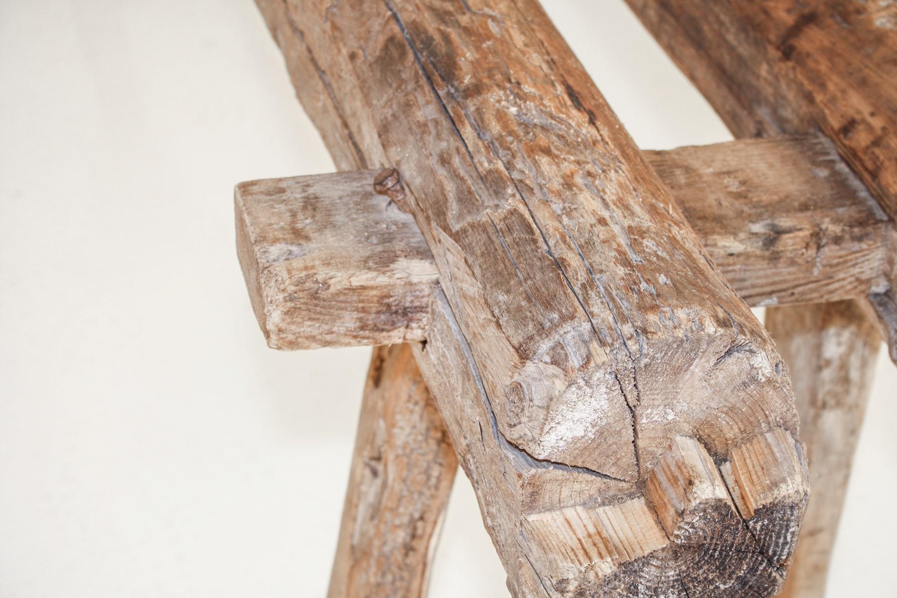 Primitiva Rueda Wabi-Sabi de Olmo del Siglo XIX  Asiento de banco para cerdos de 1,80 m en venta 11
