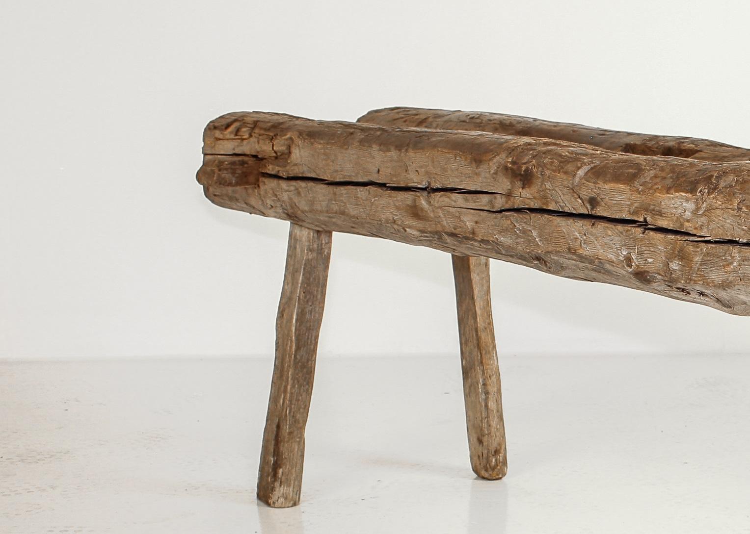 Primitiva Rueda Wabi-Sabi de Olmo del Siglo XIX  Asiento de banco para cerdos de 1,80 m Británico en venta