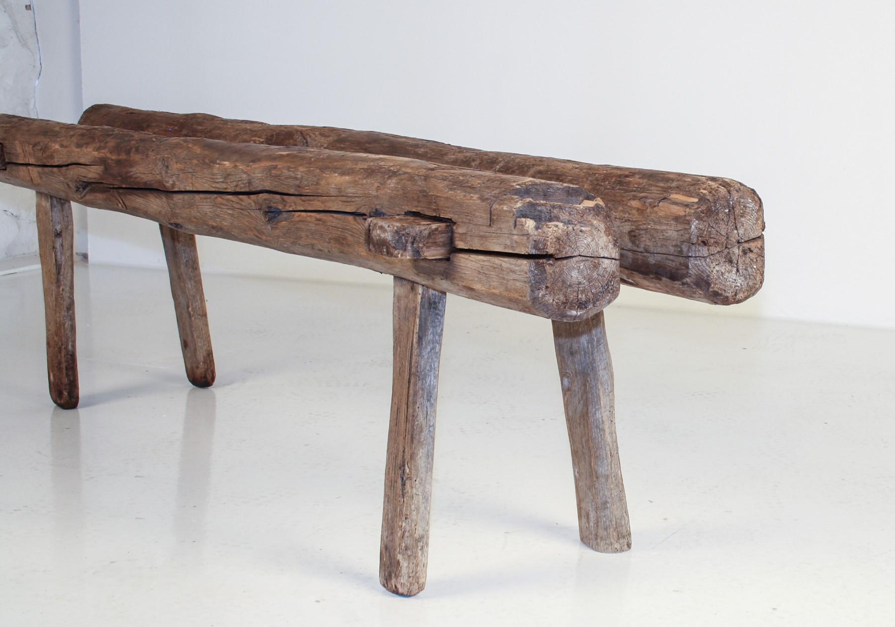 Primitiva Rueda Wabi-Sabi de Olmo del Siglo XIX  Asiento de banco para cerdos de 1,80 m Hecho a mano en venta
