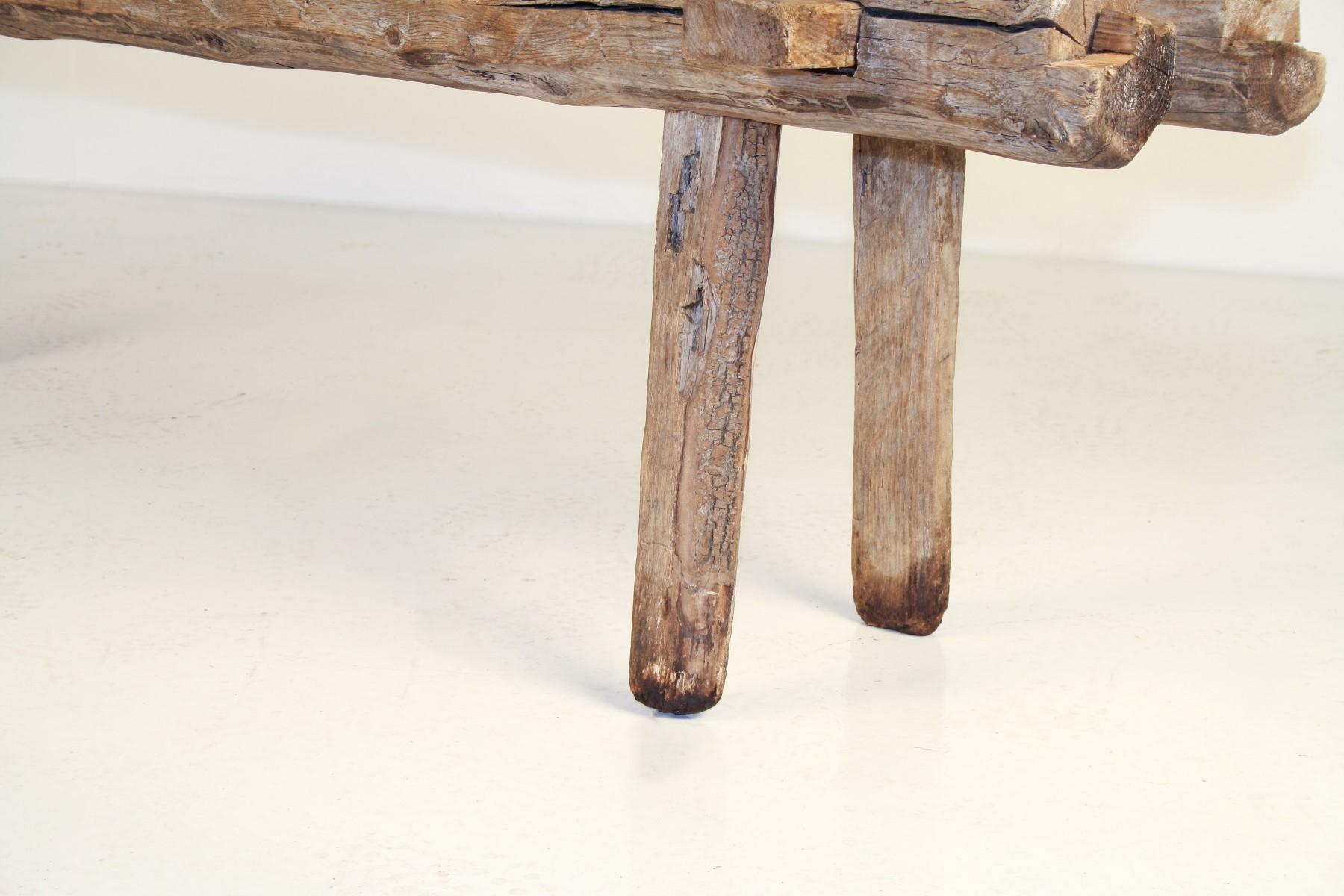 Primitiva Rueda Wabi-Sabi de Olmo del Siglo XIX  Asiento de banco para cerdos de 1,80 m siglo XIX en venta