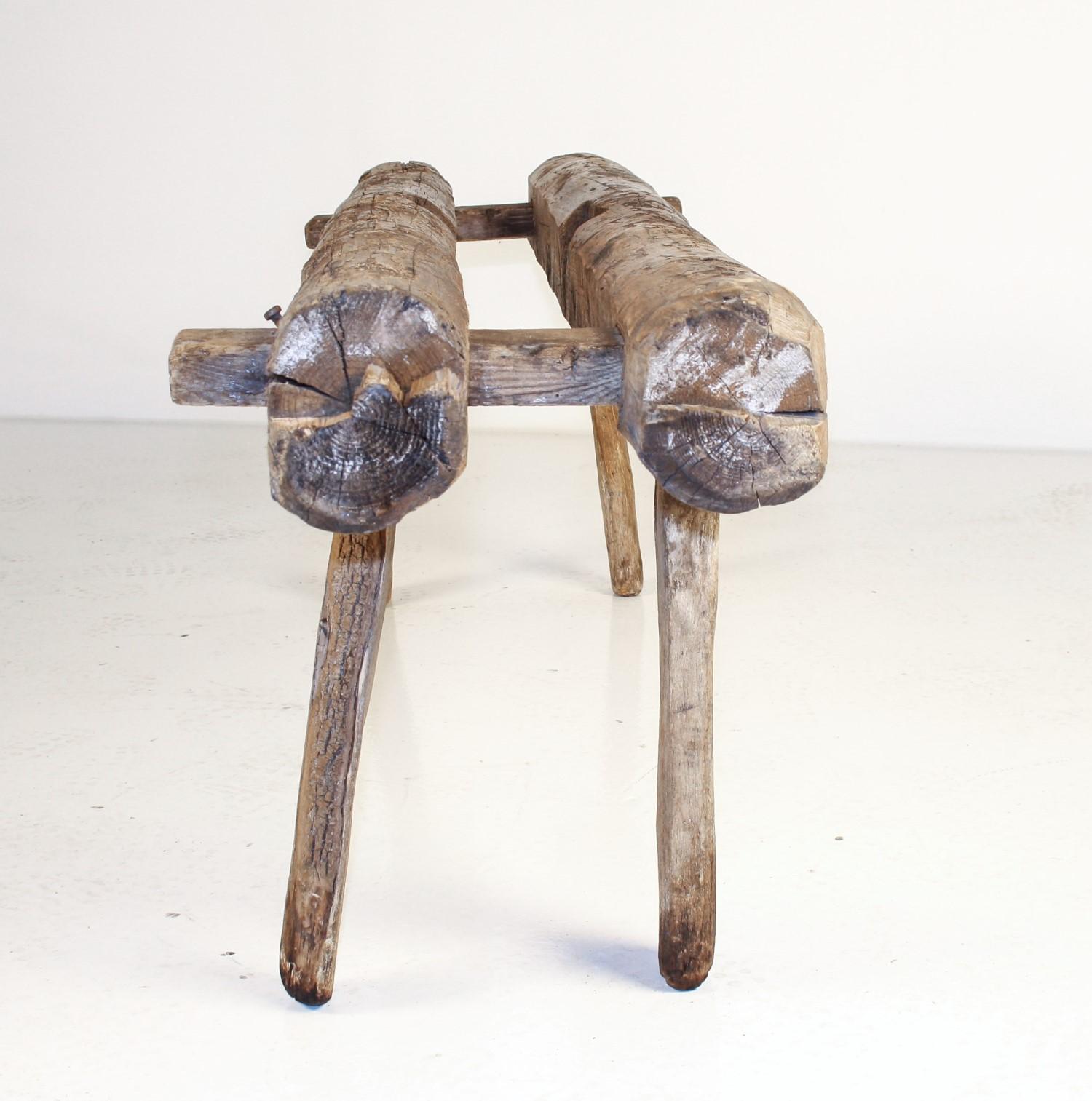 Primitiva Rueda Wabi-Sabi de Olmo del Siglo XIX  Asiento de banco para cerdos de 1,80 m en venta 1