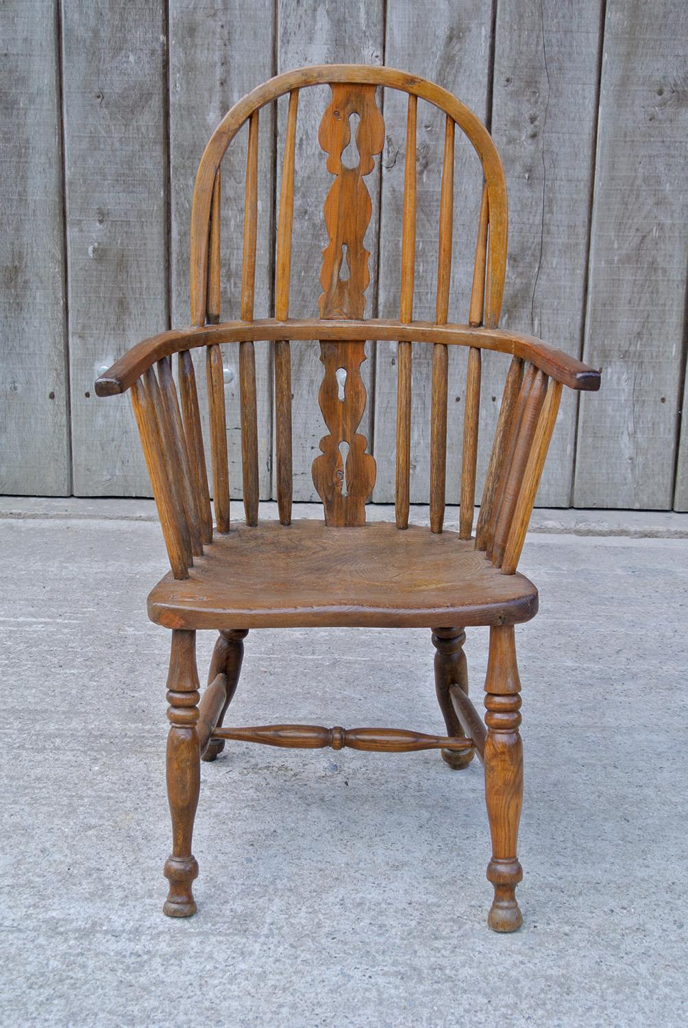 Primitive 19th Century Yew and Ash Windsor Chair In Good Condition For Sale In Heathfield, GB