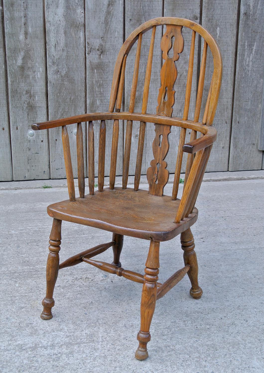Primitive 19th Century Yew and Ash Windsor Chair For Sale 2