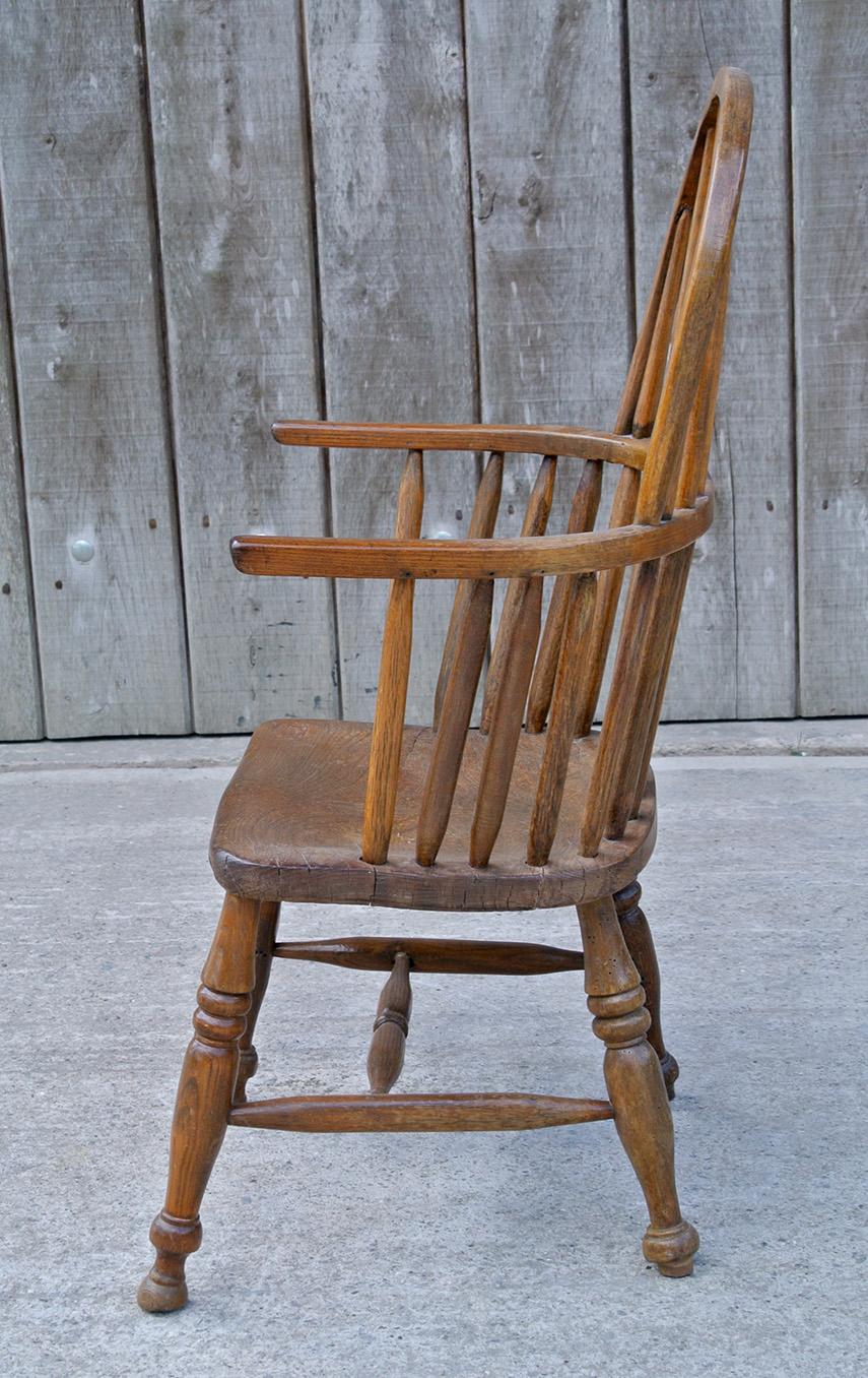 Chaise Windsor primitive en bois d'if et de frêne du 19e siècle en vente 1