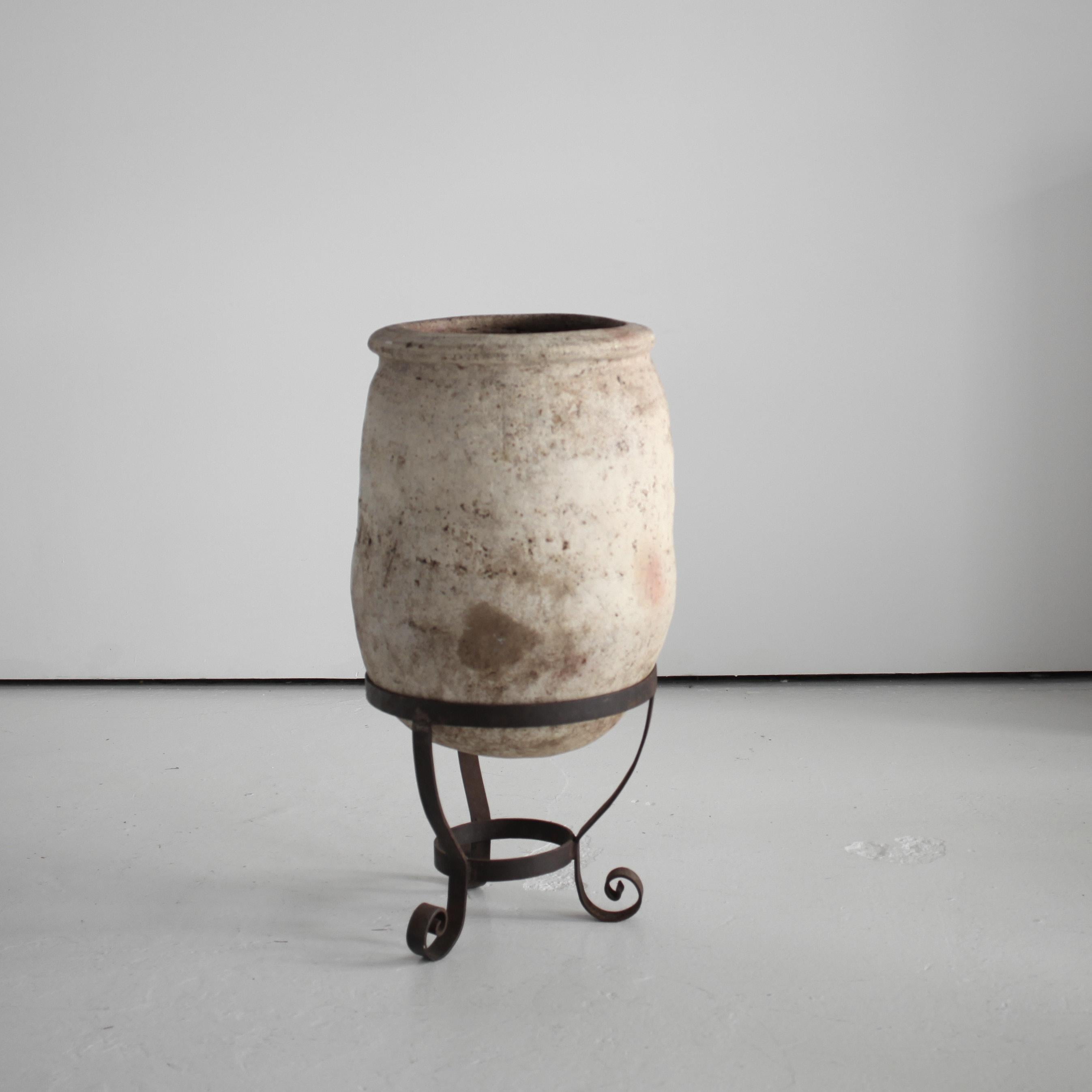 Portoghese Vaso/portavaso primitivo in terracotta portoghese del 19° secolo Wabi Sabi in vendita