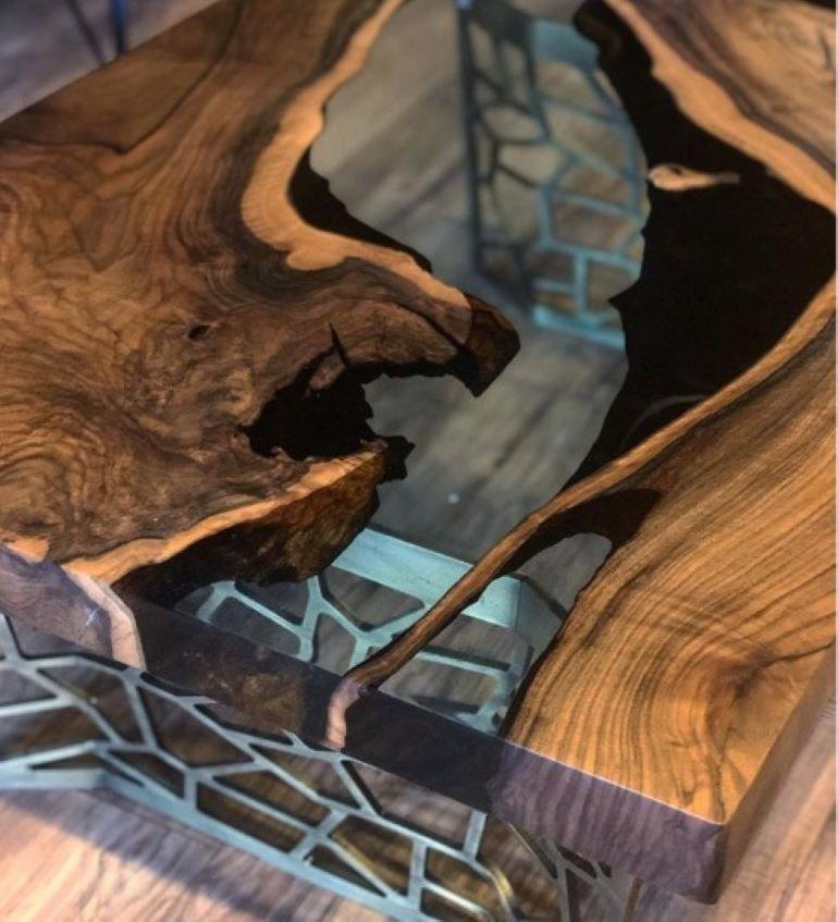 Primitive 200 Epoxy Resin Dining Table with Black Voronoi Legs For Sale ...