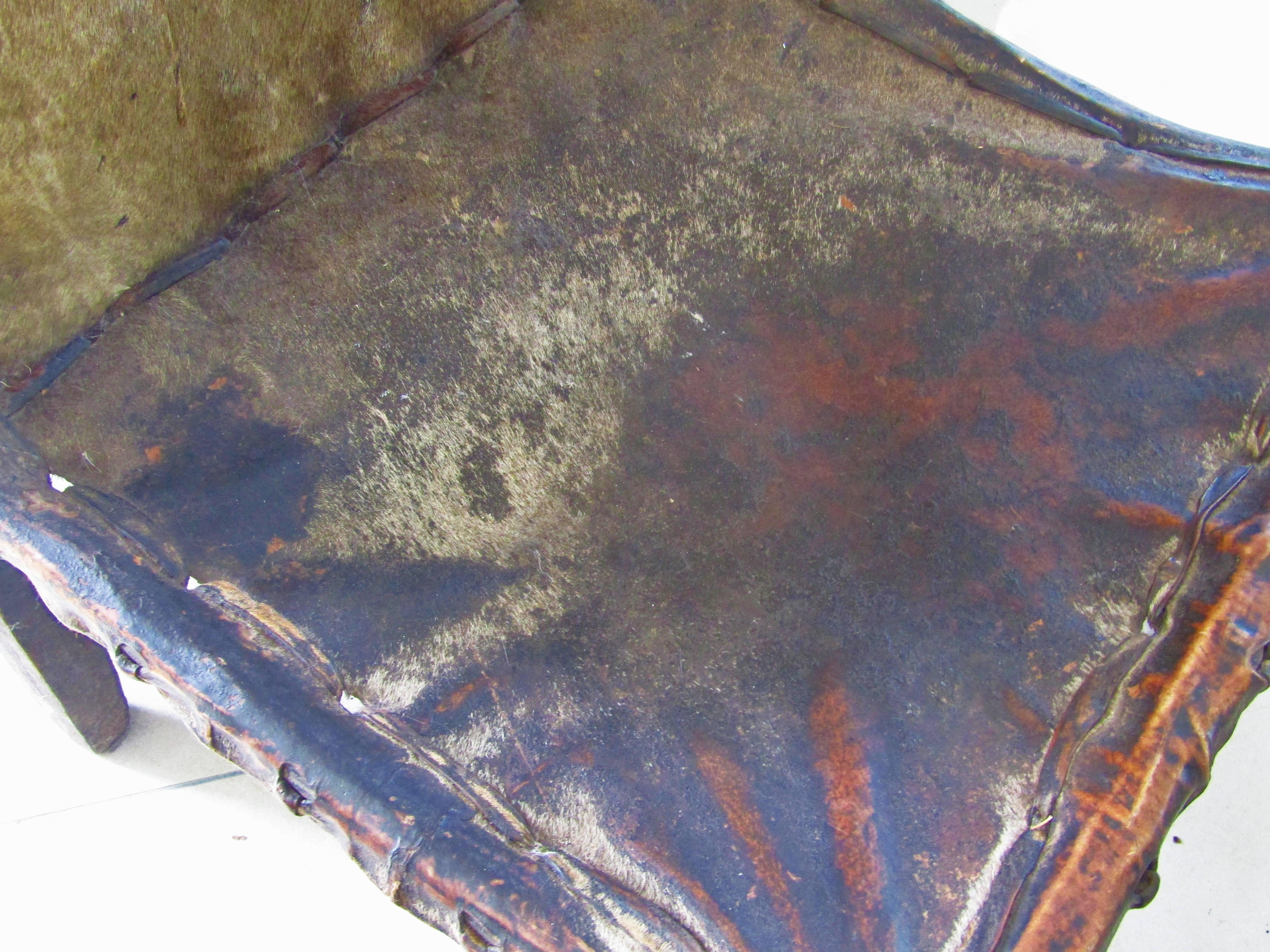 Primitiver afrikanischer Stuhl Holz und Leder, um 1900 12