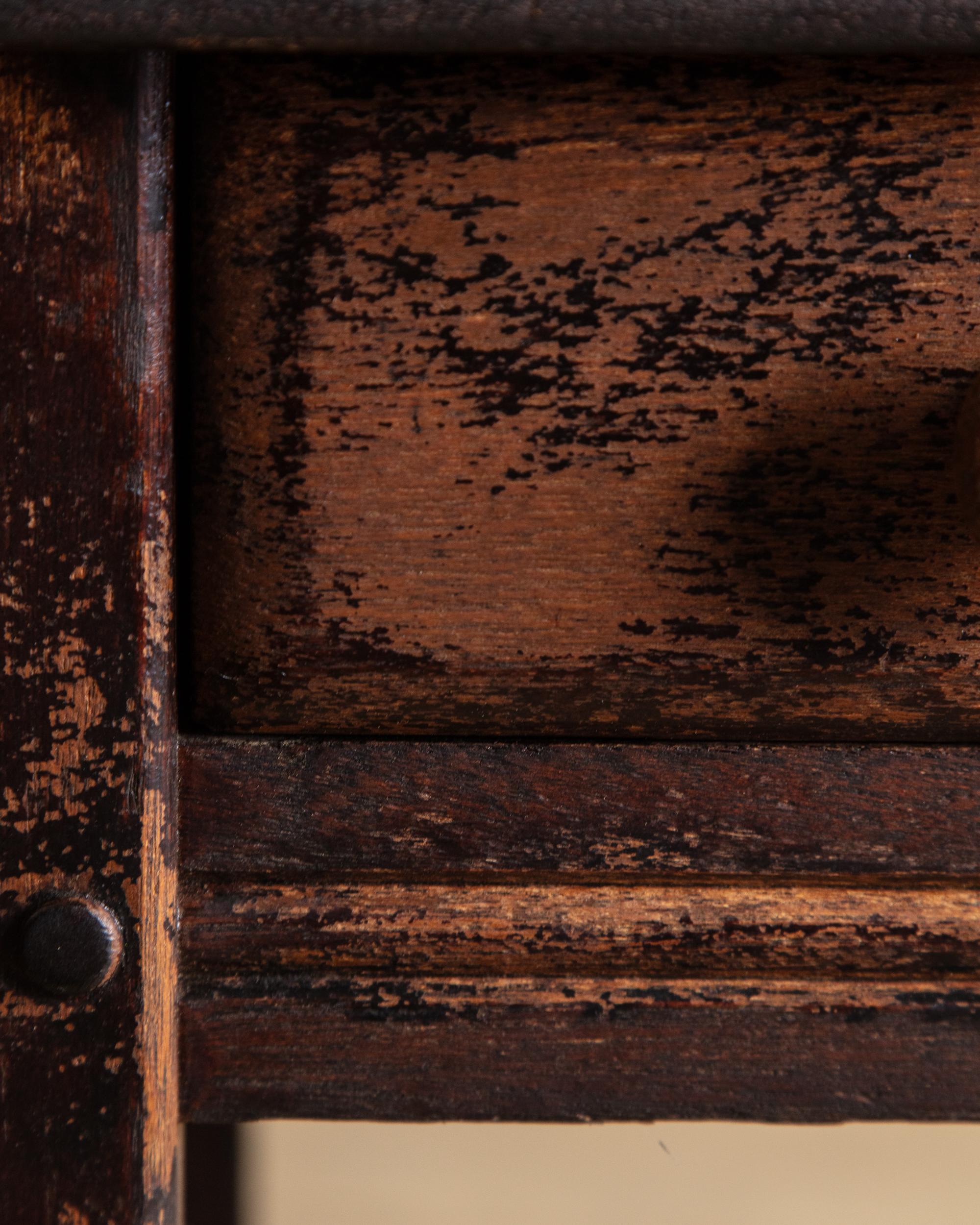 Bureau primitif en bois vieilli, années 1930 en vente 3