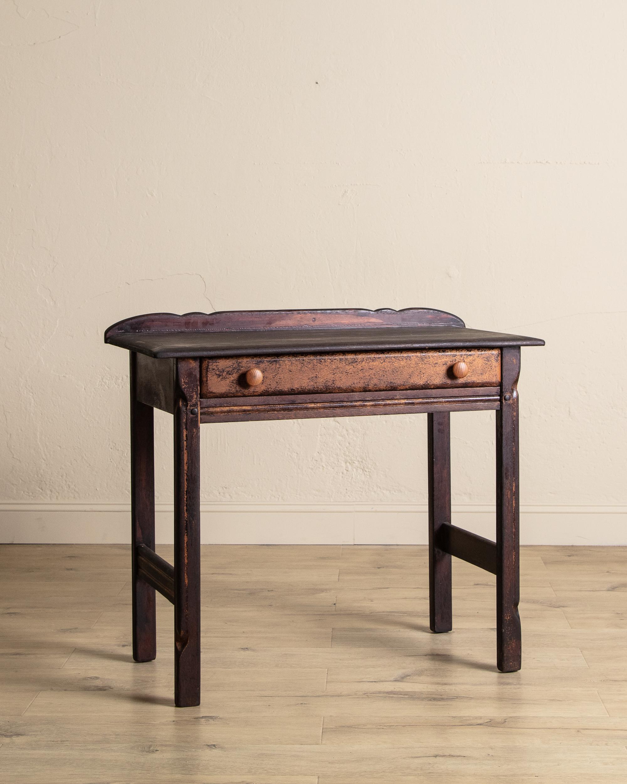 Fait main Bureau primitif en bois vieilli, années 1930 en vente