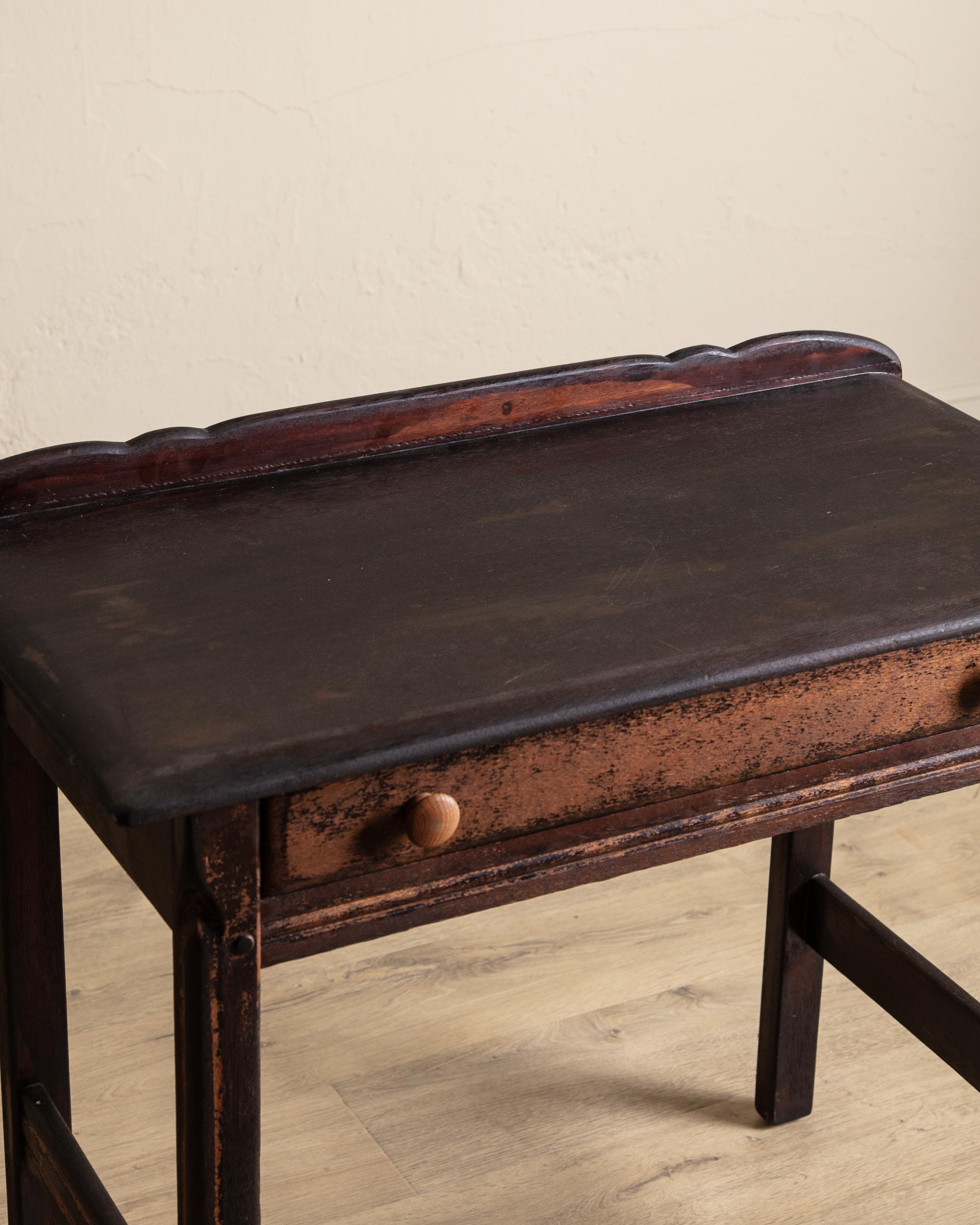 Bureau primitif en bois vieilli, années 1930 en vente 2