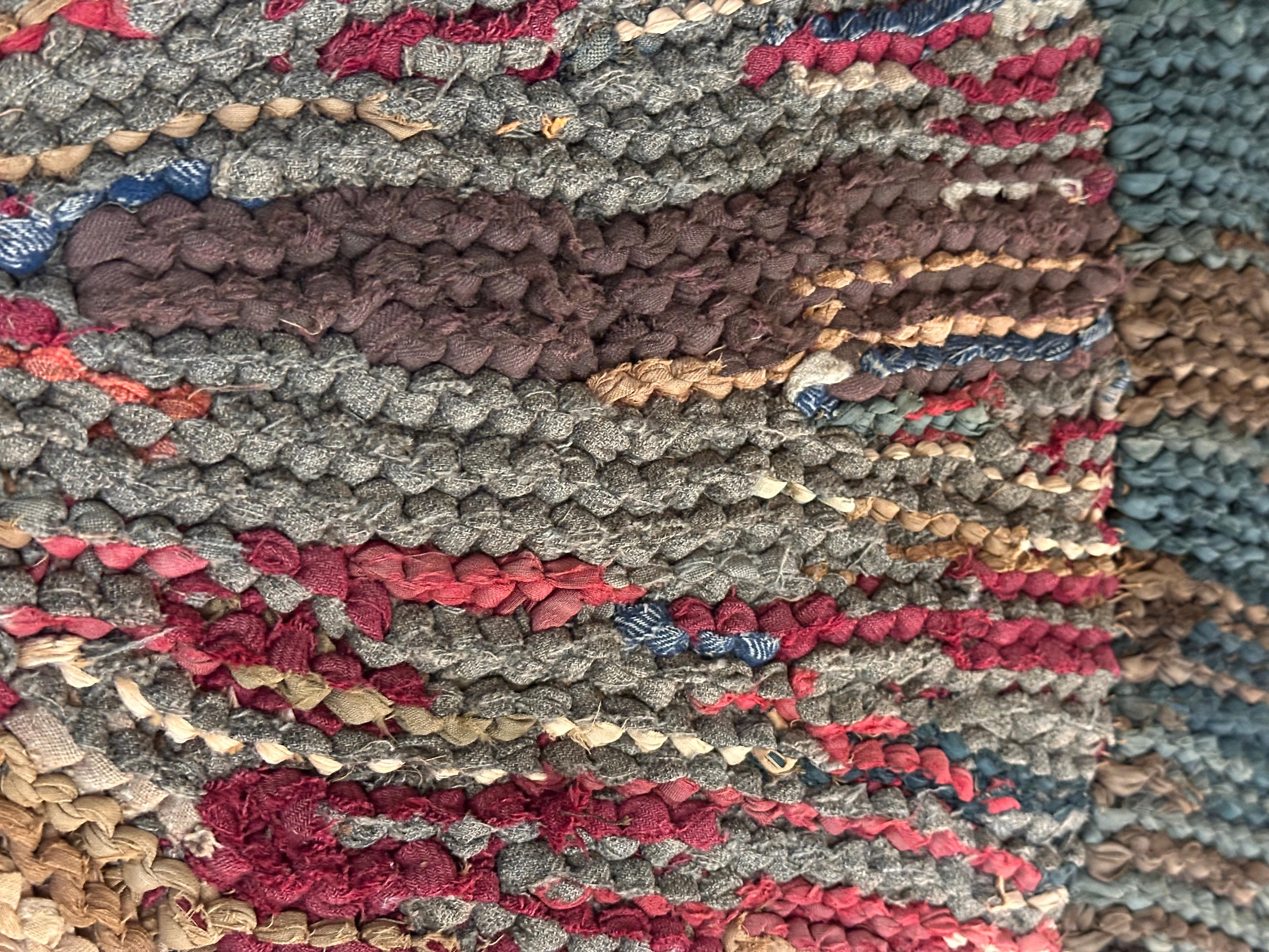 Alfombra Americana Primitiva Tejida a Mano con Arte Popular en venta 3