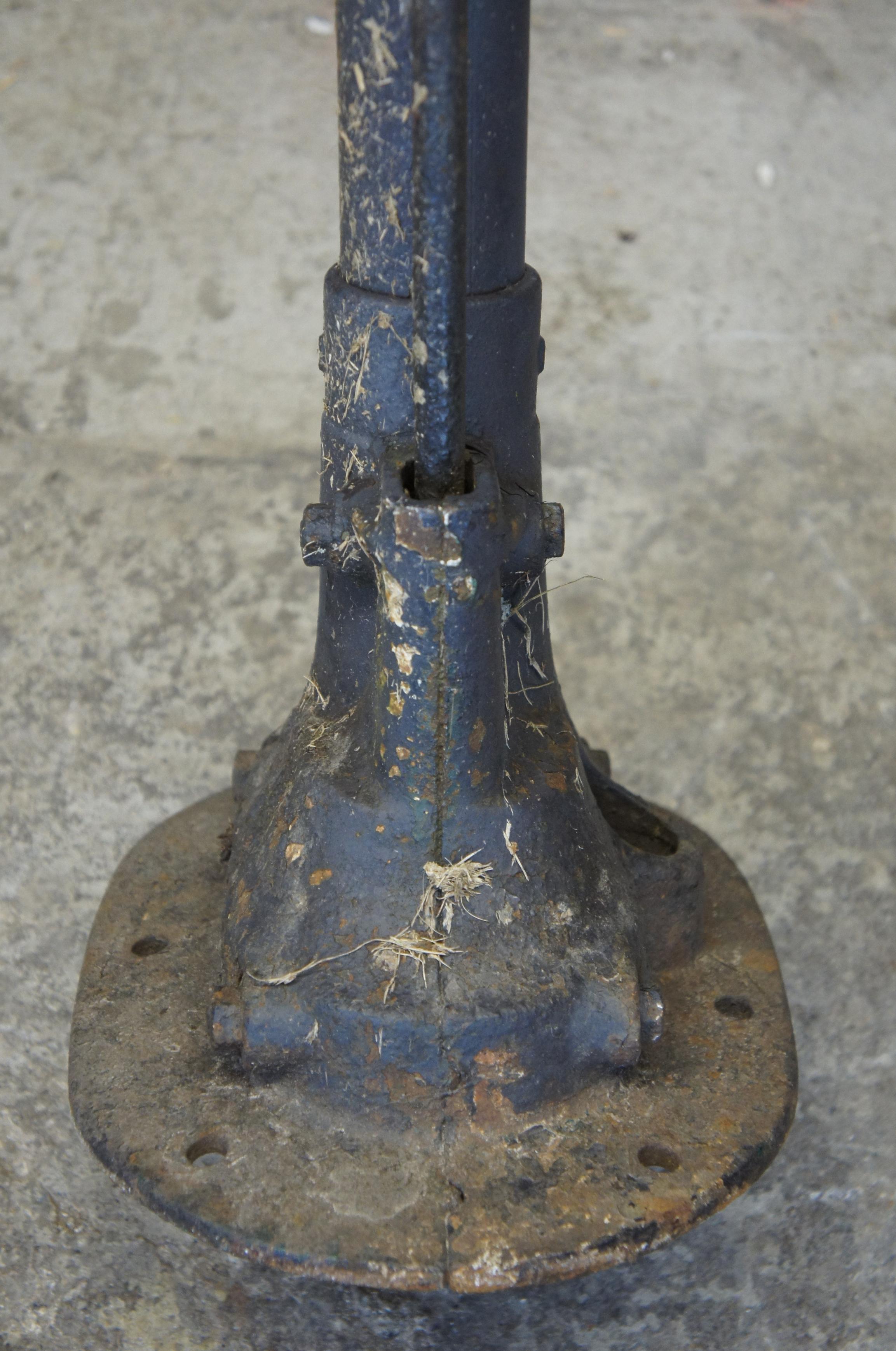 Early 20th Century Primitive Anitque Cast Iron Hand Crank Farm Spigot Well Water Pump