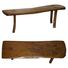 PRIMITIVE ANTiQUE 1740 SPANISCH 18TH CENTURY THREE LEGGED BENCH OR COFFEE TABLE