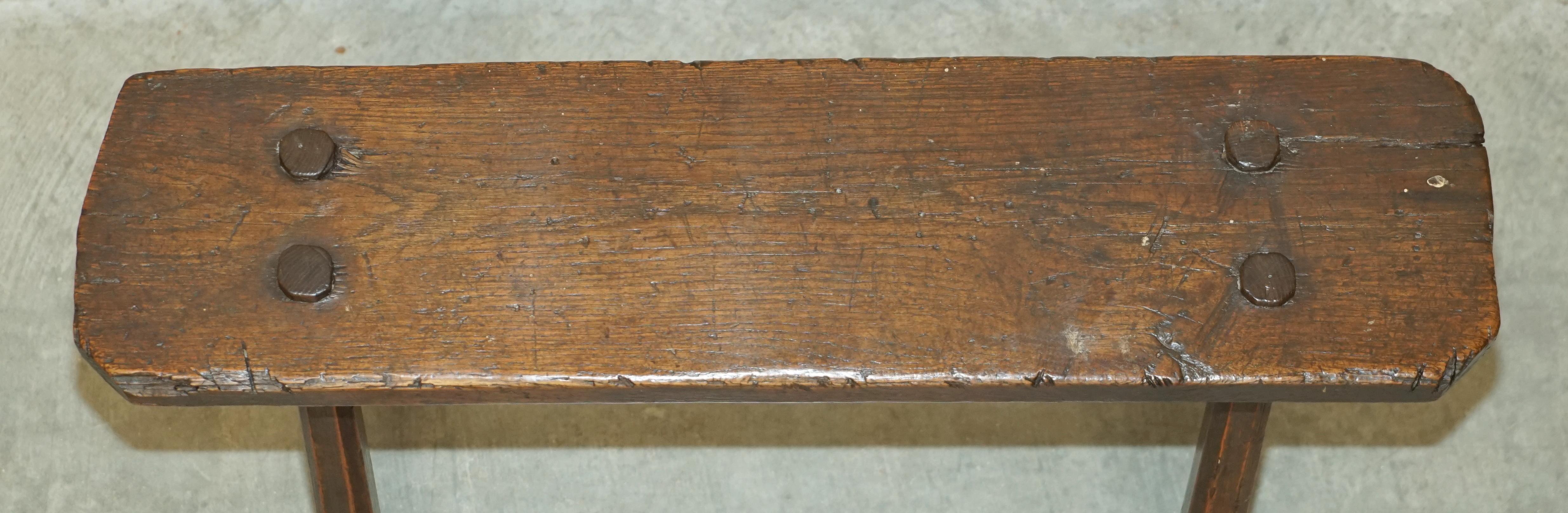 PRIMITIVE ANTiQUE 1800 SPANISH 18TH CENTURY FOUR LEGGED BENCH OR COFFEE TABLE For Sale 8
