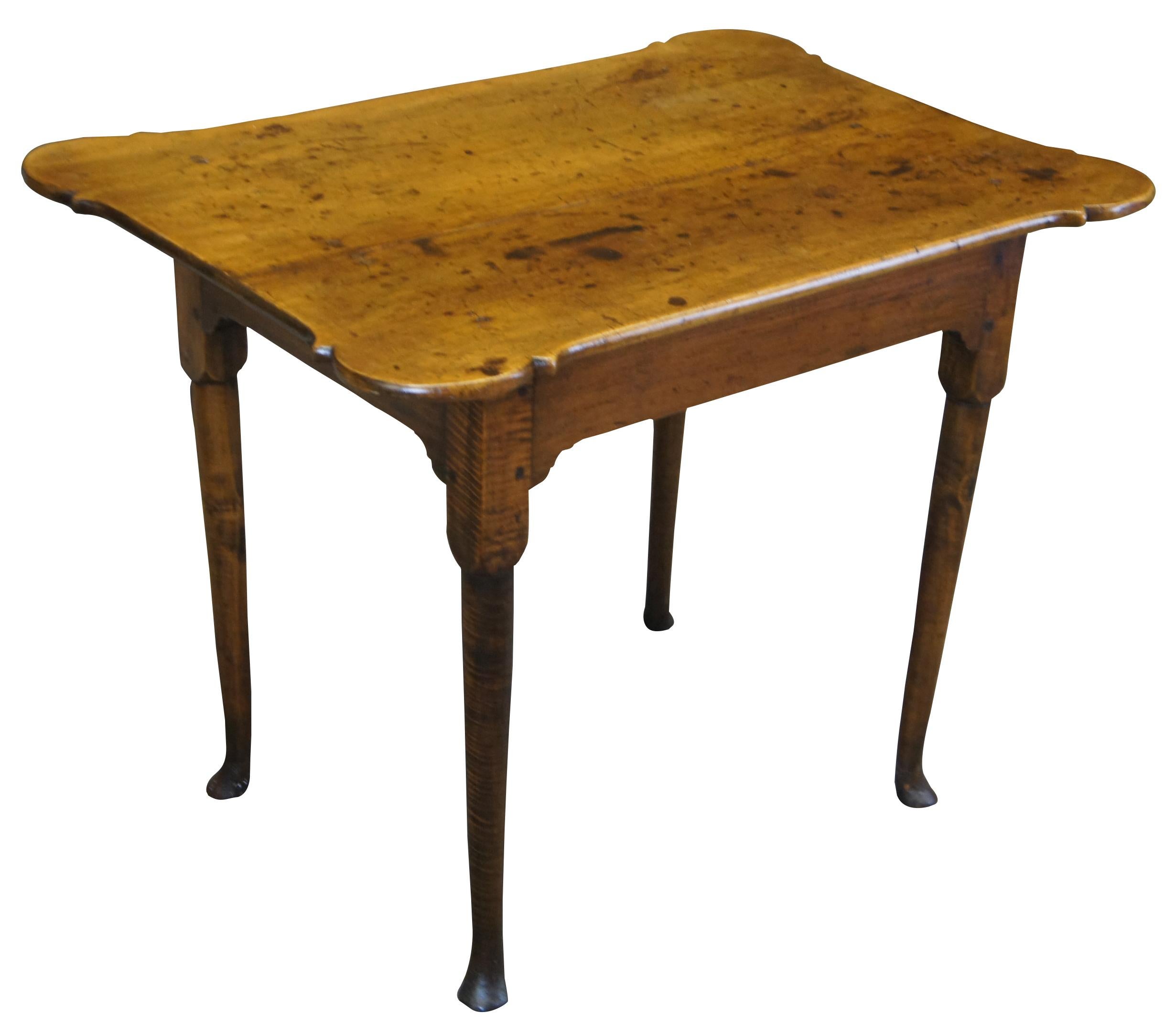 An equisite 18th century porringer top tea table. Made from maple with long tapered legs leading to pad feet.
    