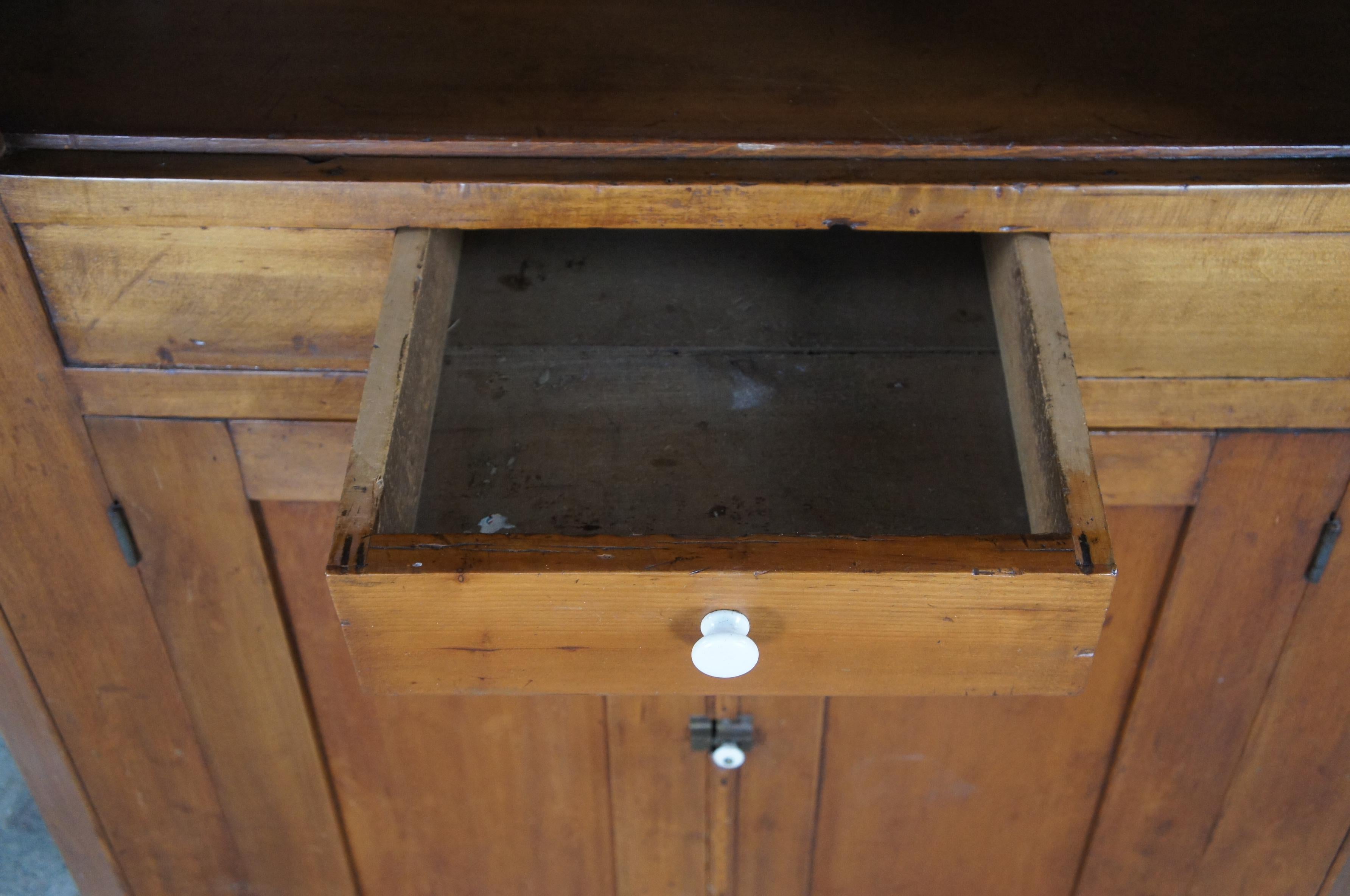 Primitive Antique 19th C. American Walnut Distressed Corner Cabinet Cupboard In Good Condition In Dayton, OH