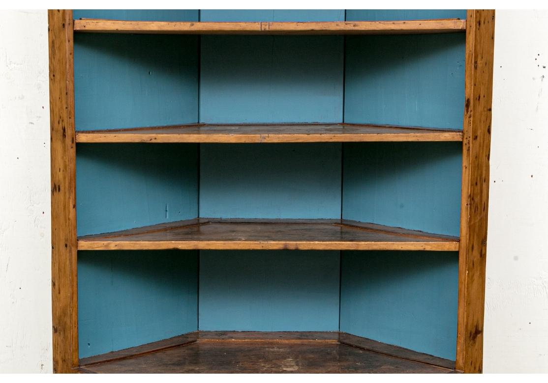 Primitive antike amerikanische Eck Hutch im Angebot 4