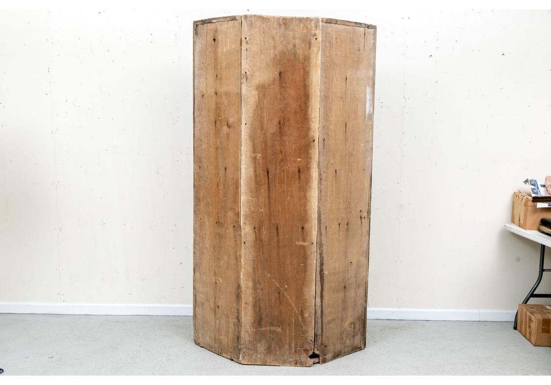 Primitive antike amerikanische Eck Hutch (Rustikal) im Angebot