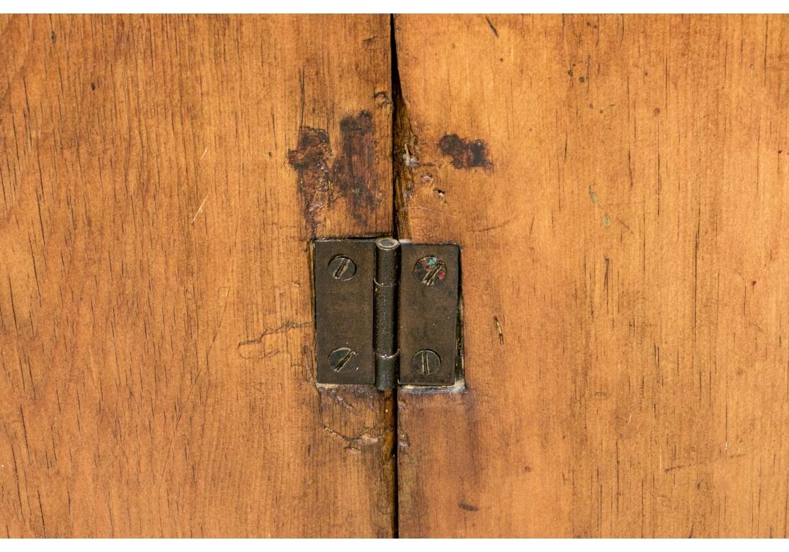 Primitive antike amerikanische Eck Hutch (Holz) im Angebot