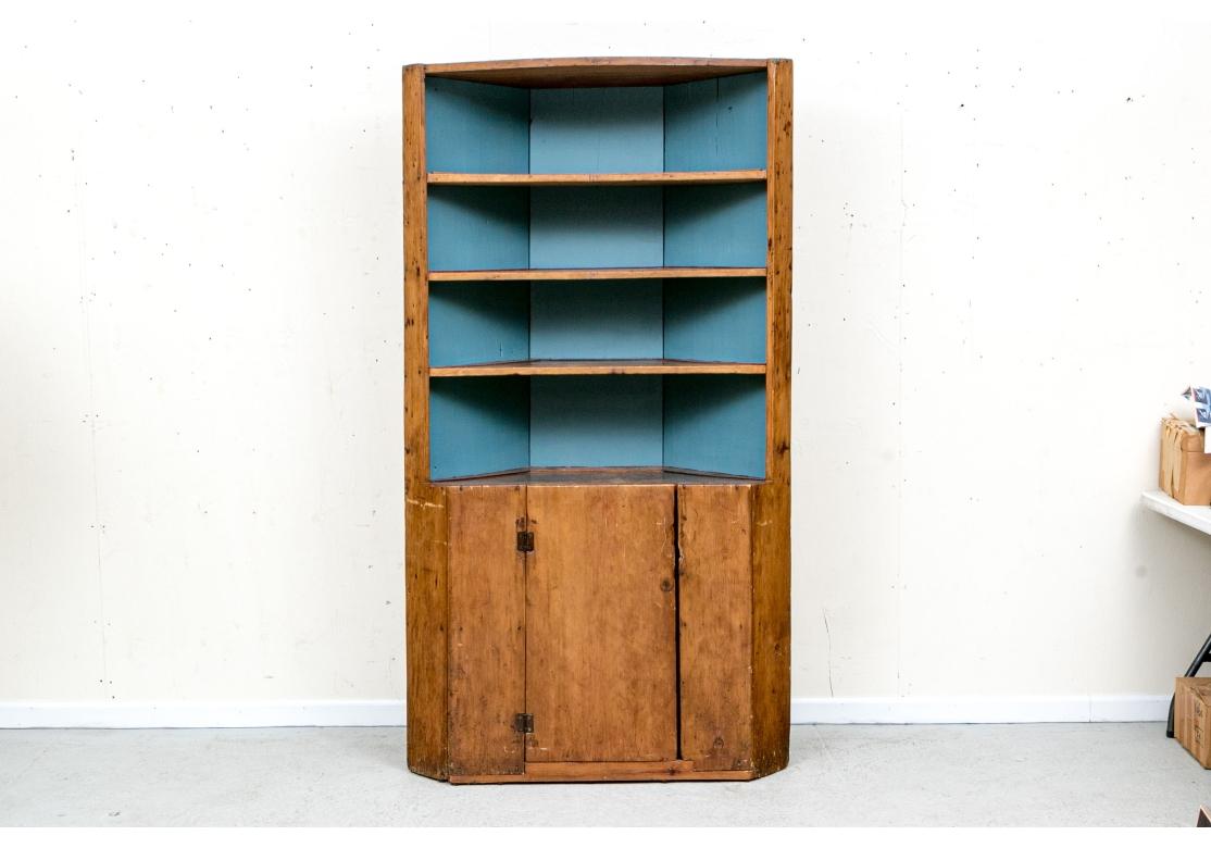 Primitive antike amerikanische Eck Hutch im Angebot 2
