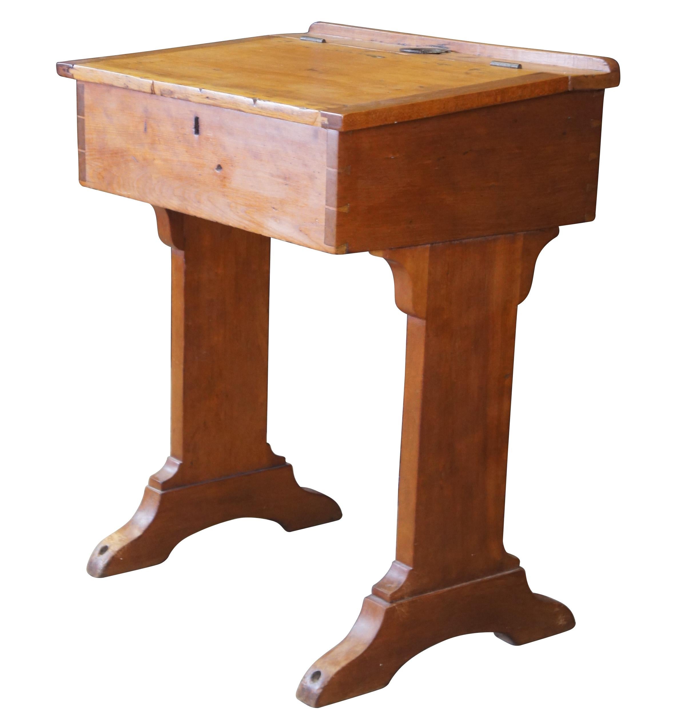 Antique Primitive early American schoolhouse / country / farmhouse writing desk. Made of poplar featuring a slanted top and dovetailed joinery.

Dimensions:
18.5
