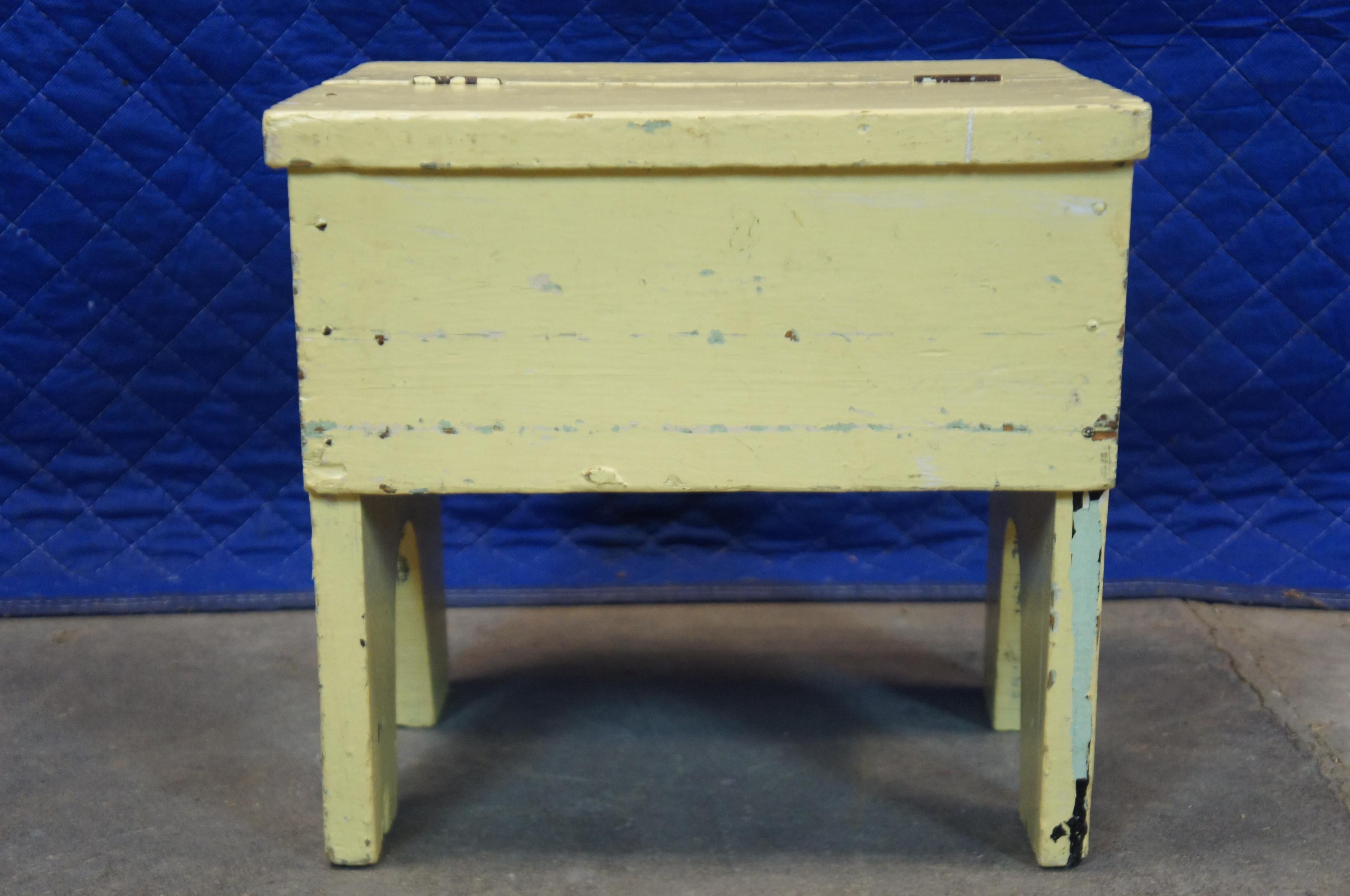 Primitive Antique Rustic Yellow Painted Shoe Shine Box Step Stool Farmhouse Chic In Good Condition In Dayton, OH