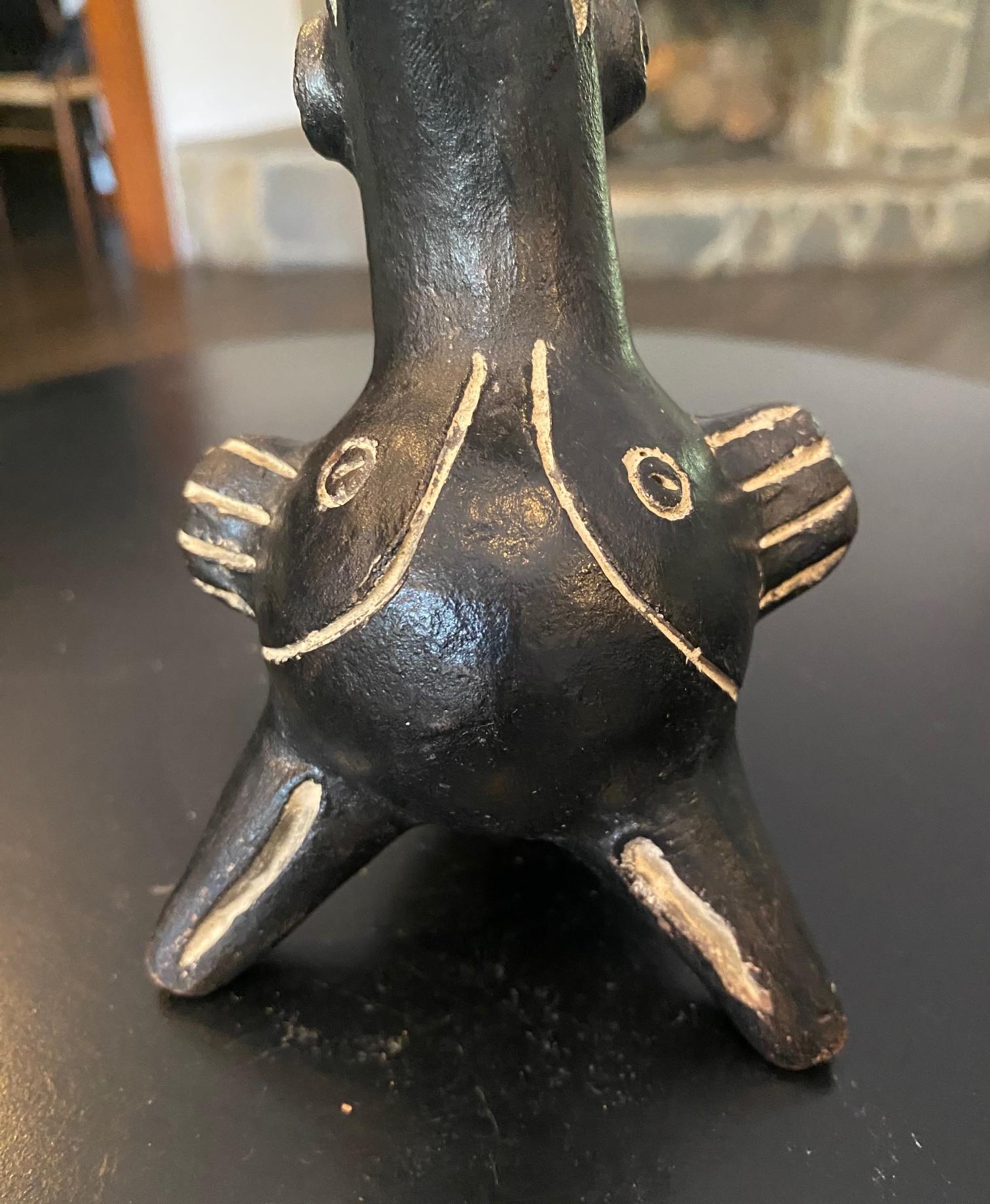 Primitive Antique South American Pre-Columbian Folk Art Ocarina Bird Sculpture In Good Condition For Sale In Studio City, CA