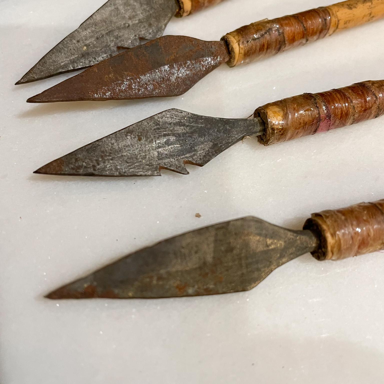 Set di frecce da caccia con arco Quattro frecce Custodia in pelle per faretra da collezione in vendita 4