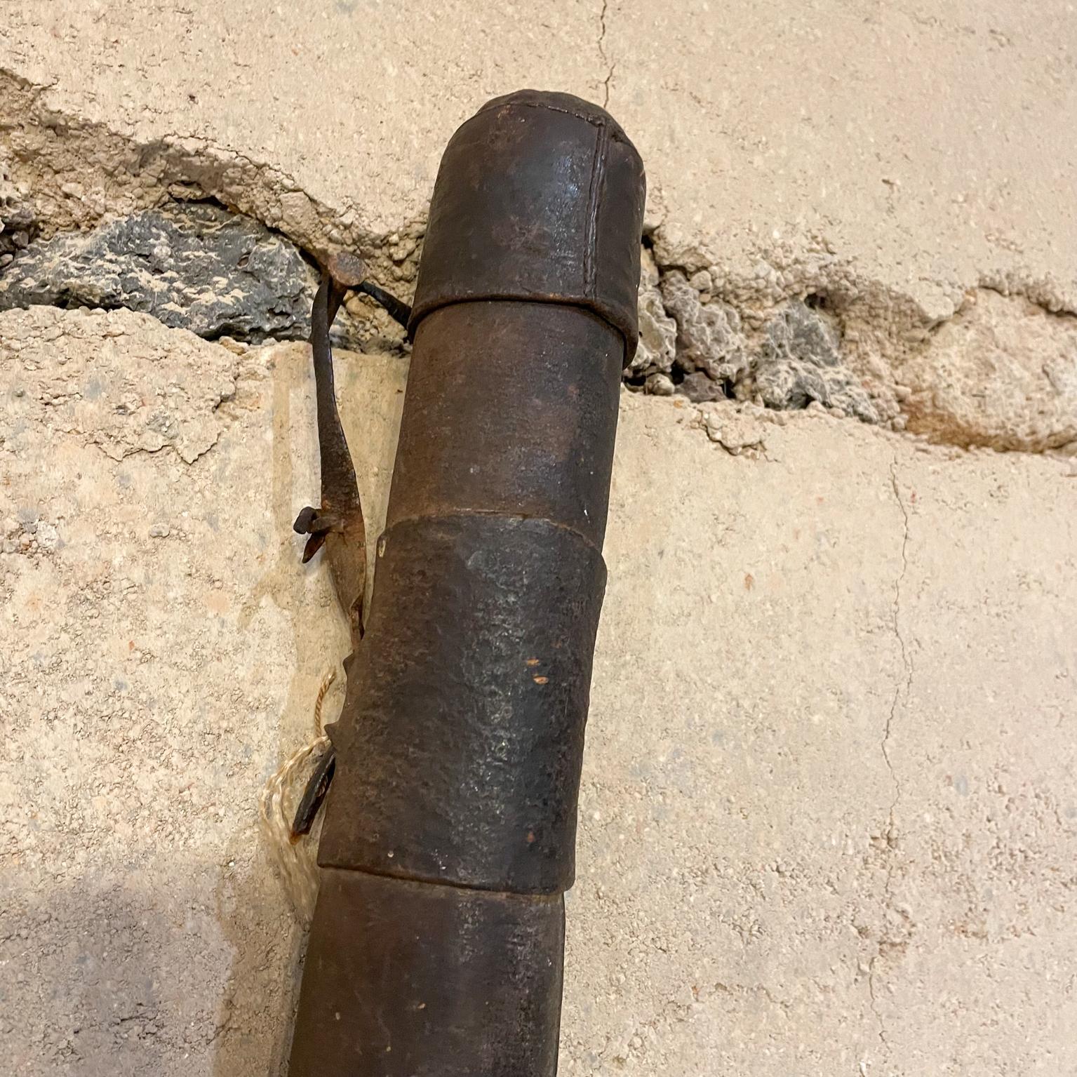 Primitivo Set di frecce da caccia con arco Quattro frecce Custodia in pelle per faretra da collezione in vendita