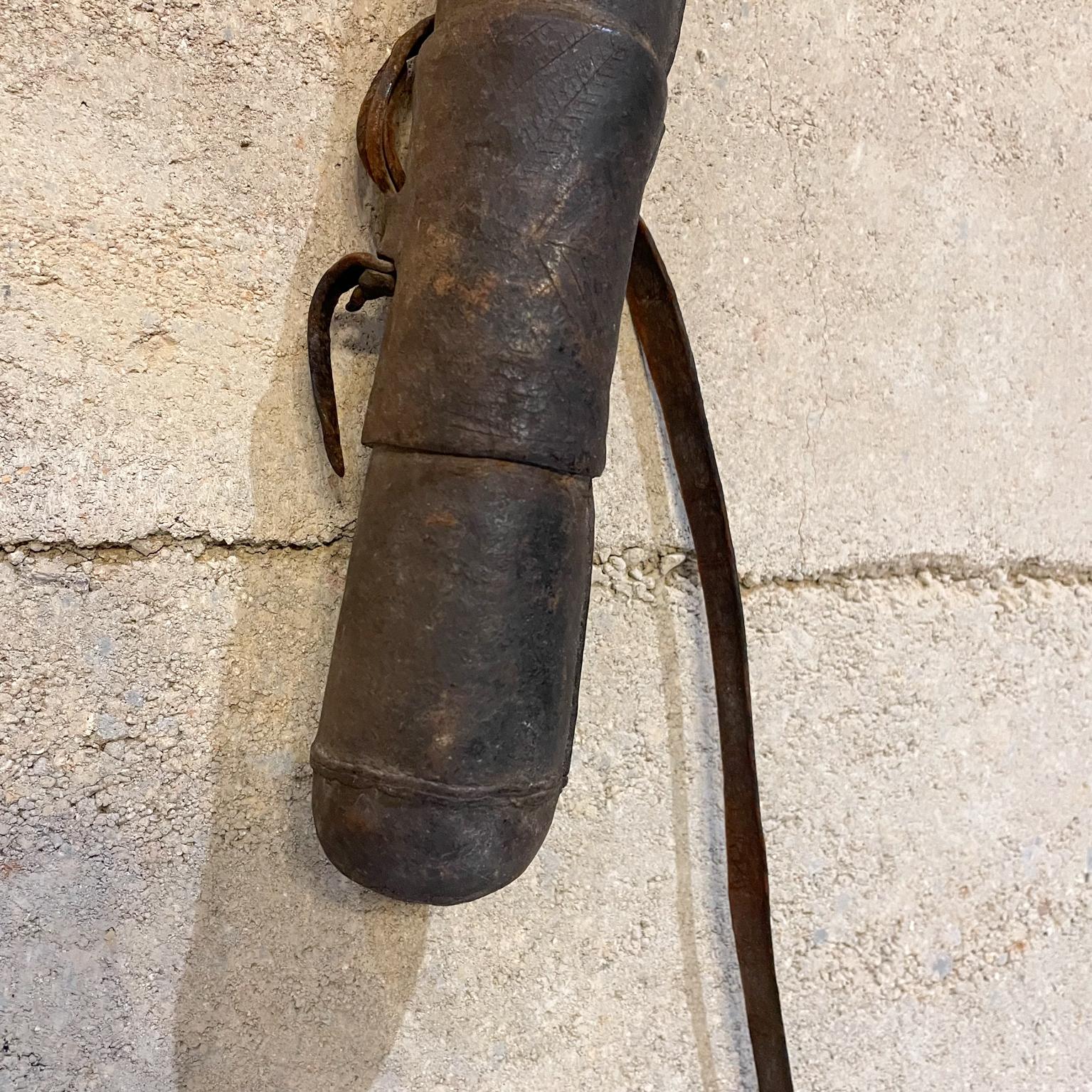 Americano Set di frecce da caccia con arco Quattro frecce Custodia in pelle per faretra da collezione in vendita