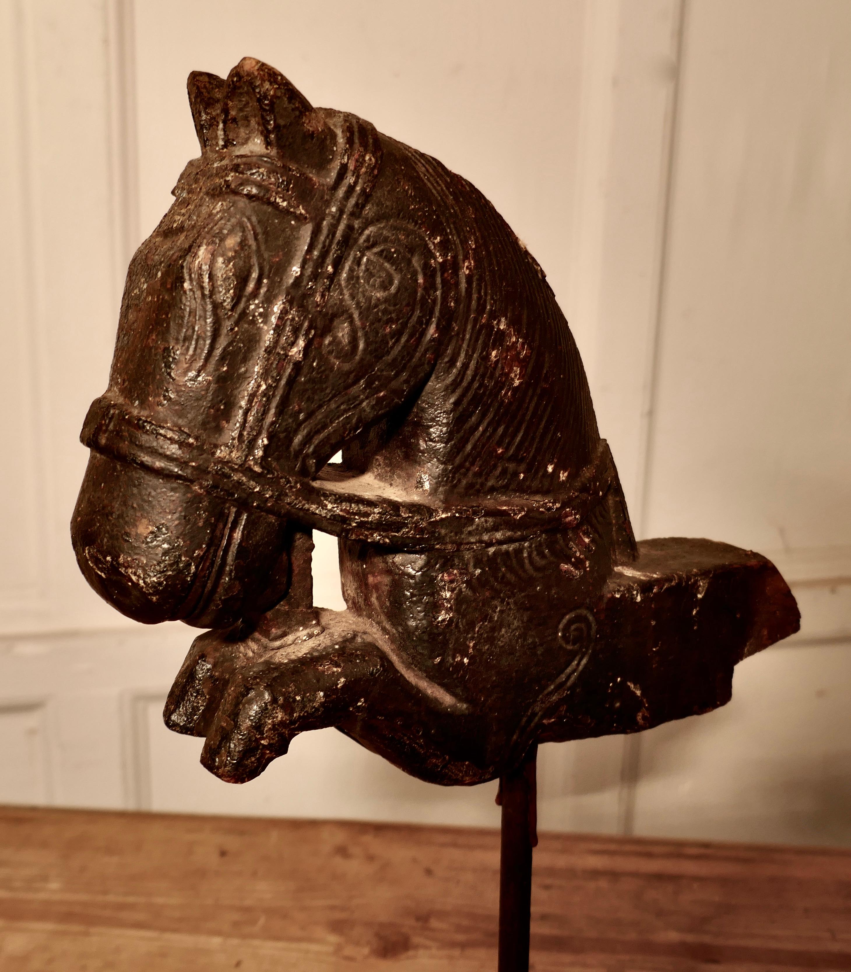 Primitive Architectural Carved Wood Mounted Indian Horse Head In Distressed Condition In Godshill, Isle of Wight