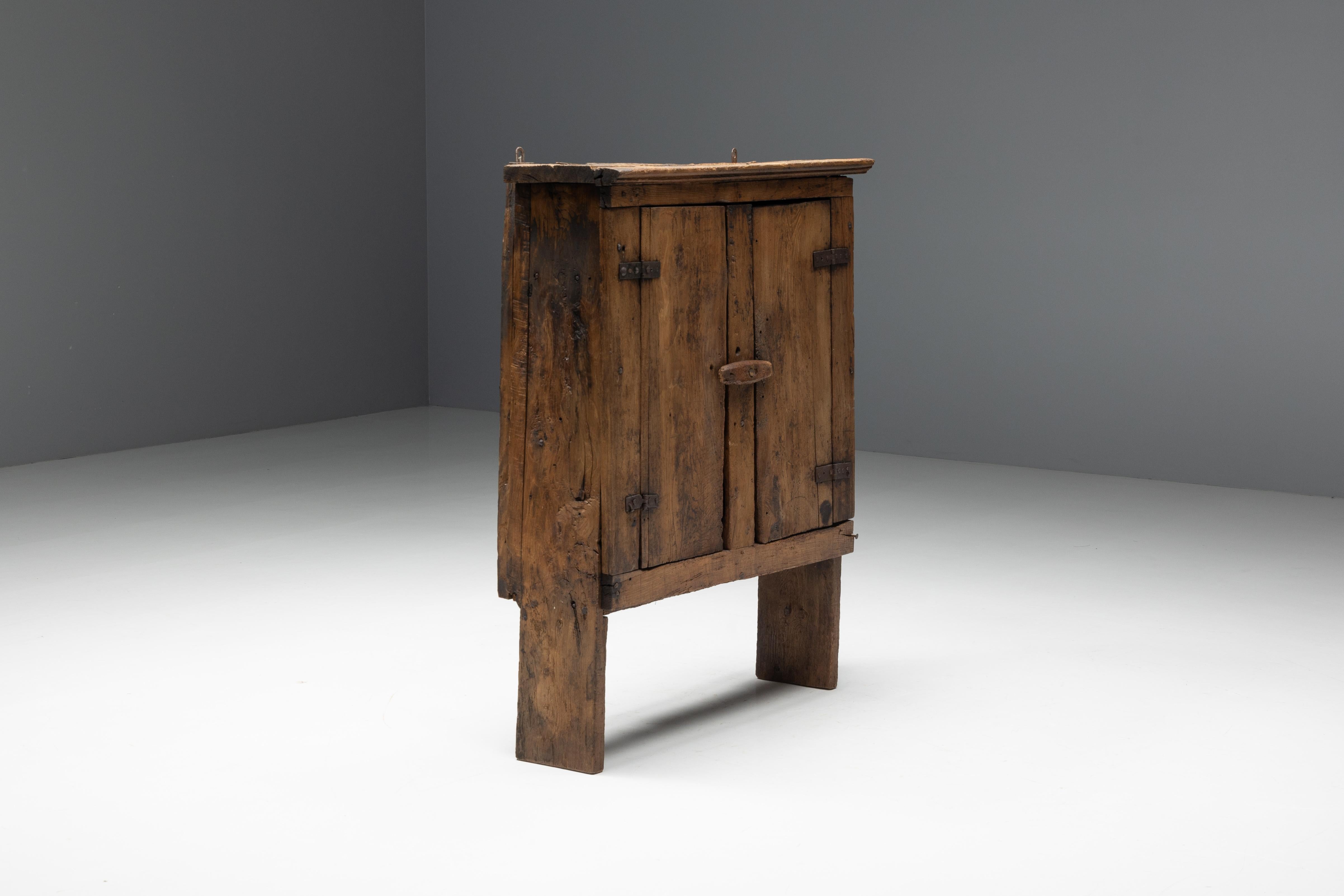 Gabinete alpino primitivo Art Populaire, Italia, Siglo XVIII 3