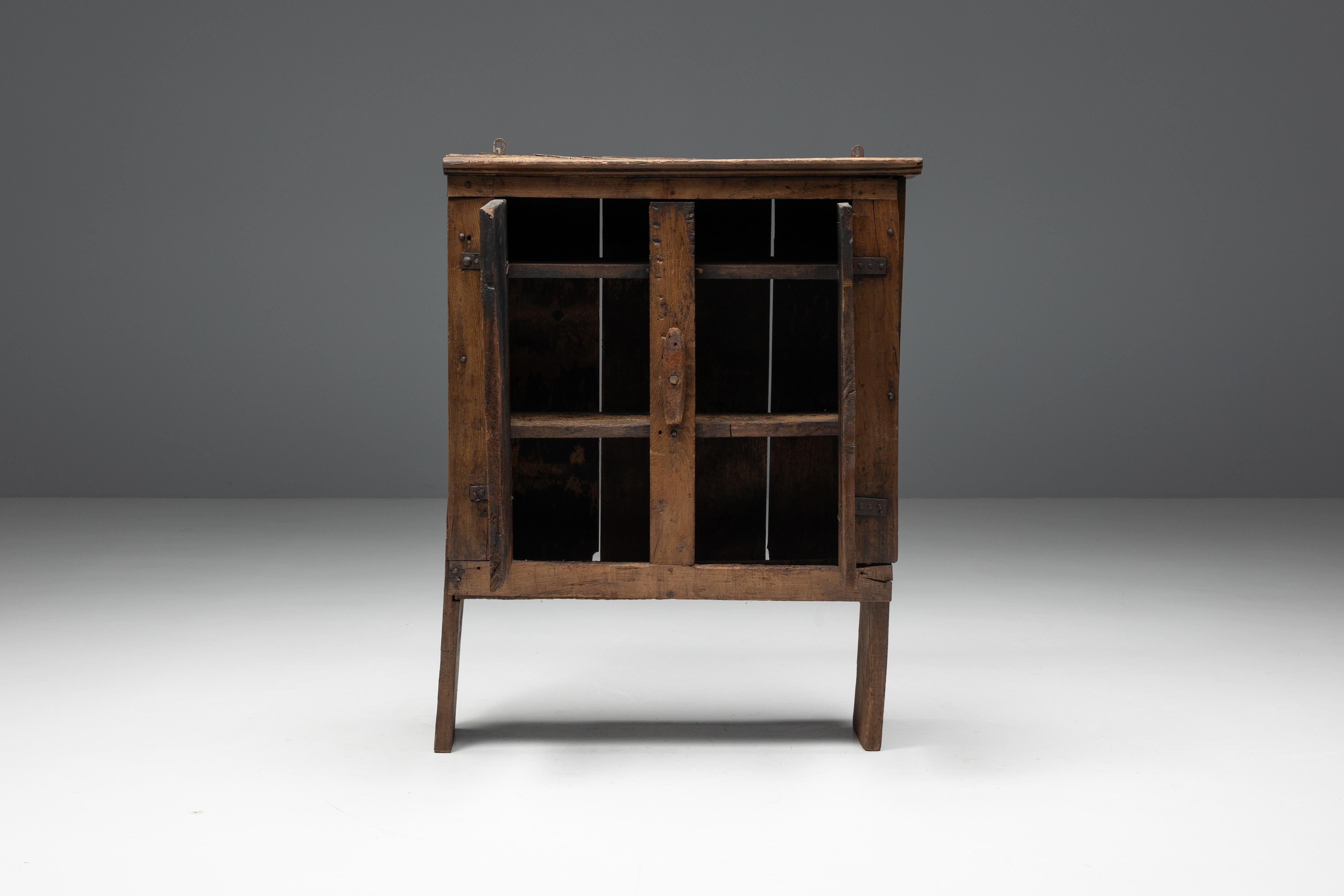 Gabinete alpino primitivo Art Populaire, Italia, Siglo XVIII siglo XVIII y antes