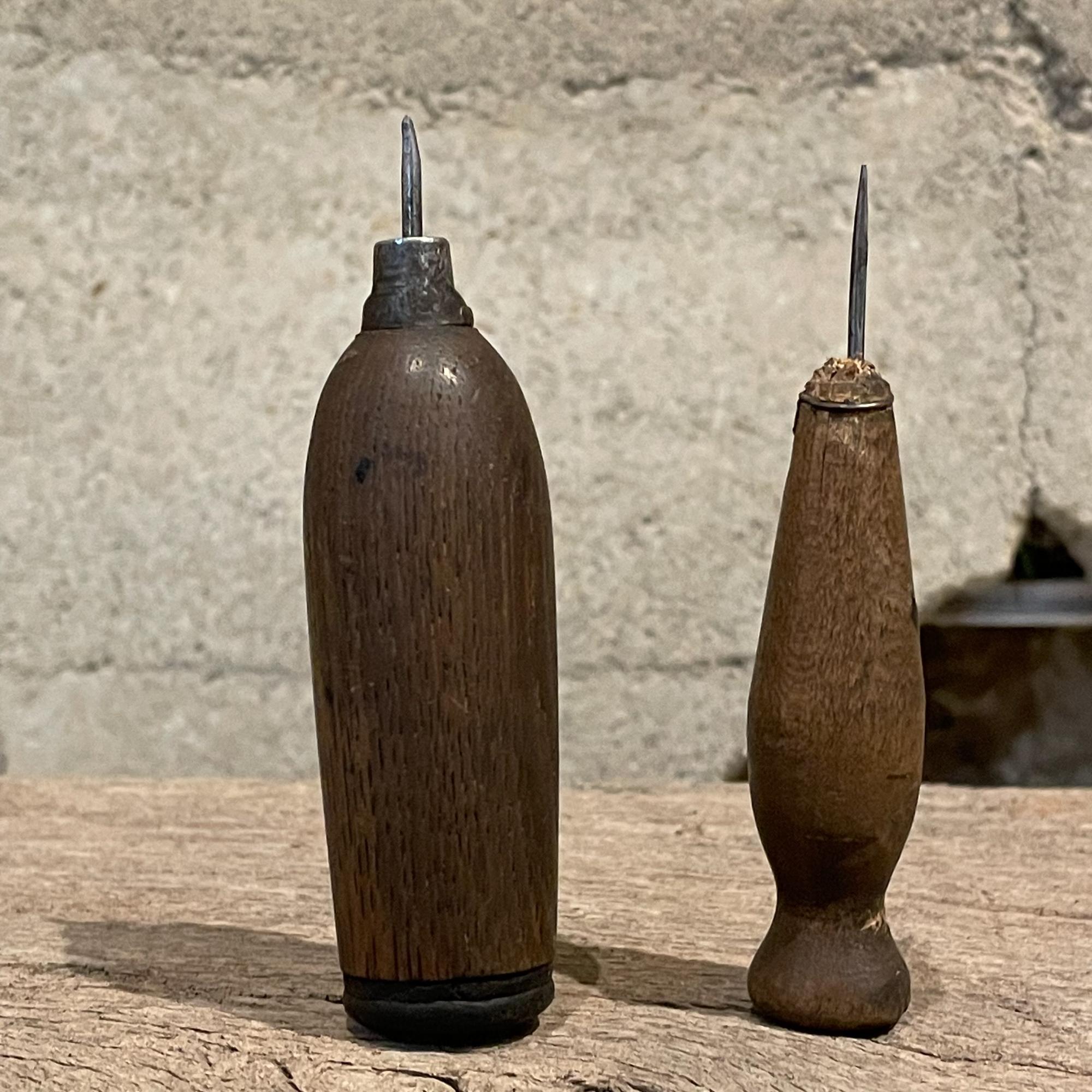 Industriel Outils de récupération de glace en bois rustique usés et usés par les intempéries - Outils de bar anciens pour boîtes à glace