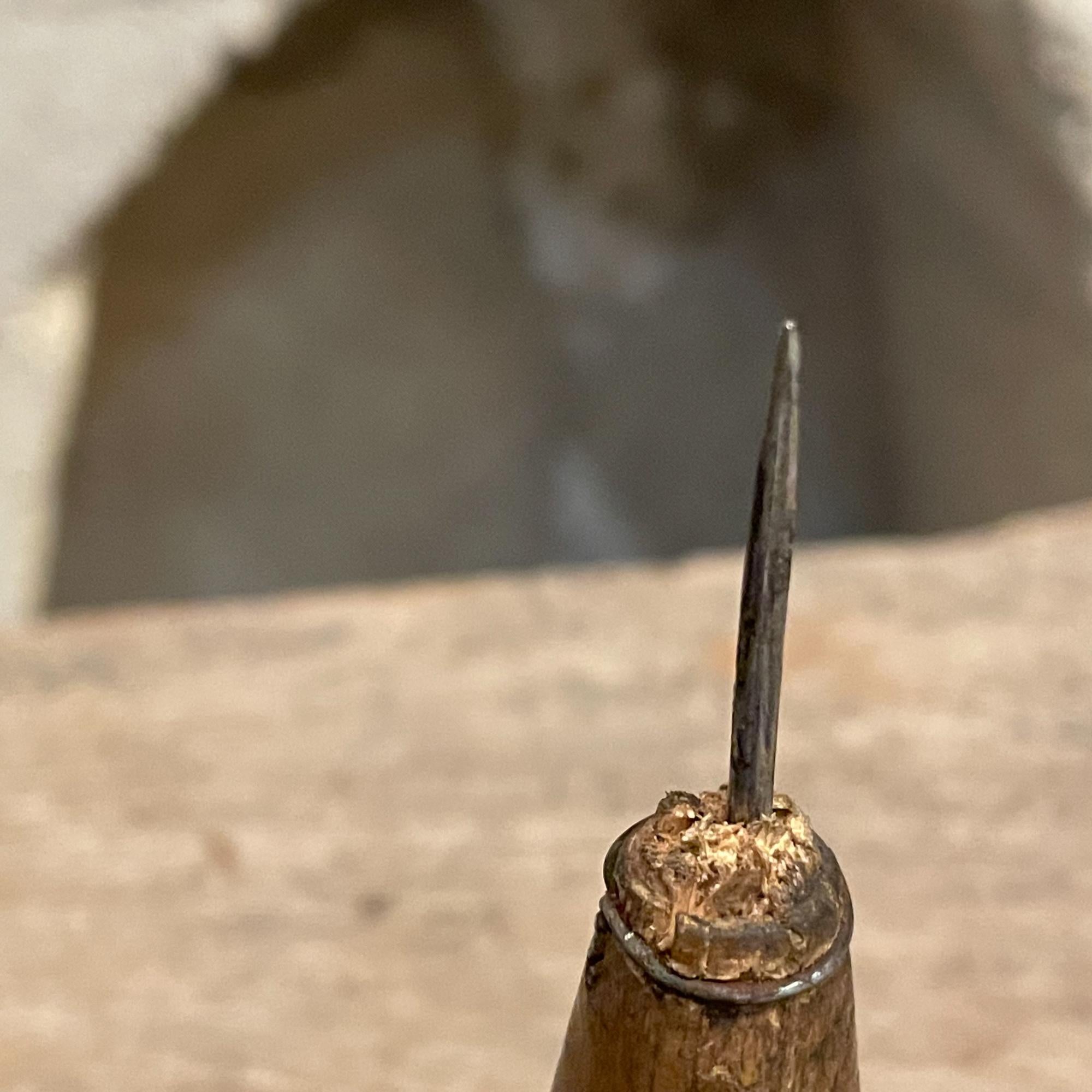 Outils de récupération de glace en bois rustique usés et usés par les intempéries - Outils de bar anciens pour boîtes à glace Abîmé à Chula Vista, CA