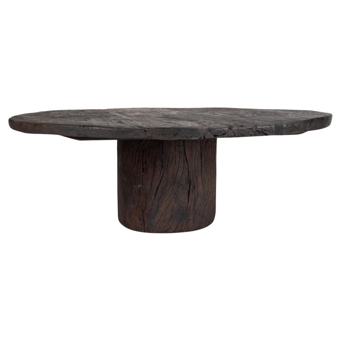 Primitive Belgian Coffee Table in Solid Oak, circa 1900 In Good Condition For Sale In Bonita Springs, FL