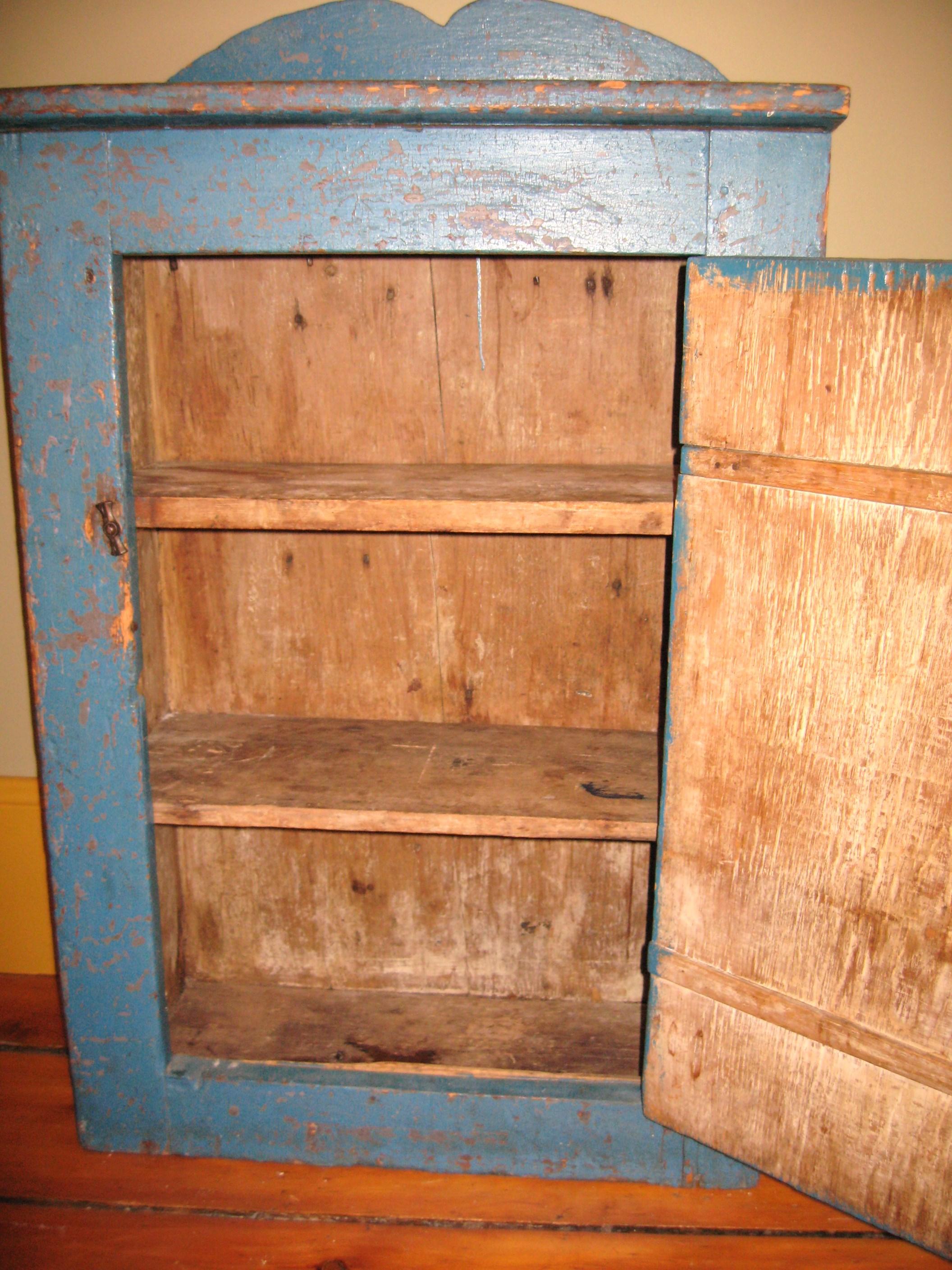 Primitive Blau 1 Tür Schrank Rustikale Bauernhaus Kiefer Kabinett im Zustand „Gut“ im Angebot in Wallkill, NY