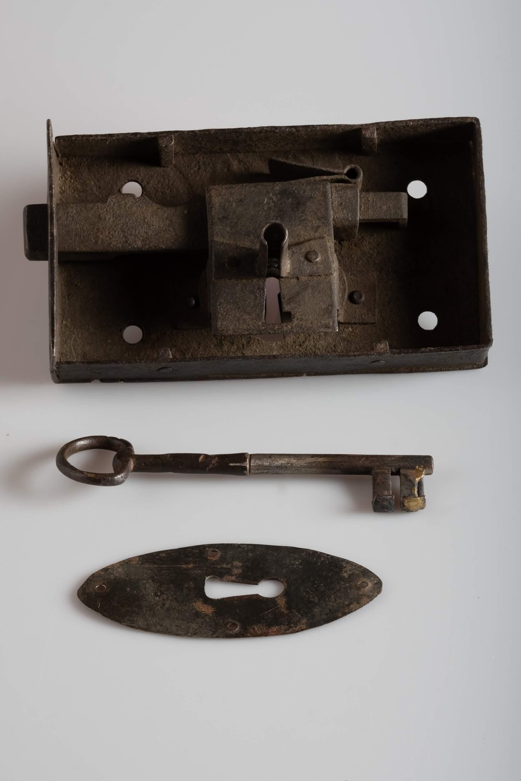 Italian Primitive Box Shaped Handwrought Iron Lock with Its Key and Keyhole, Italy For Sale