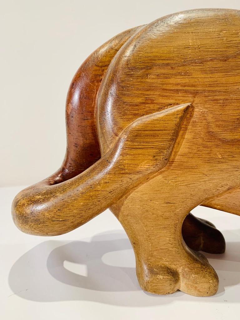 Milieu du XXe siècle Tabouret primitif brésilien en bois noble circa 1950 'Panther'  en vente