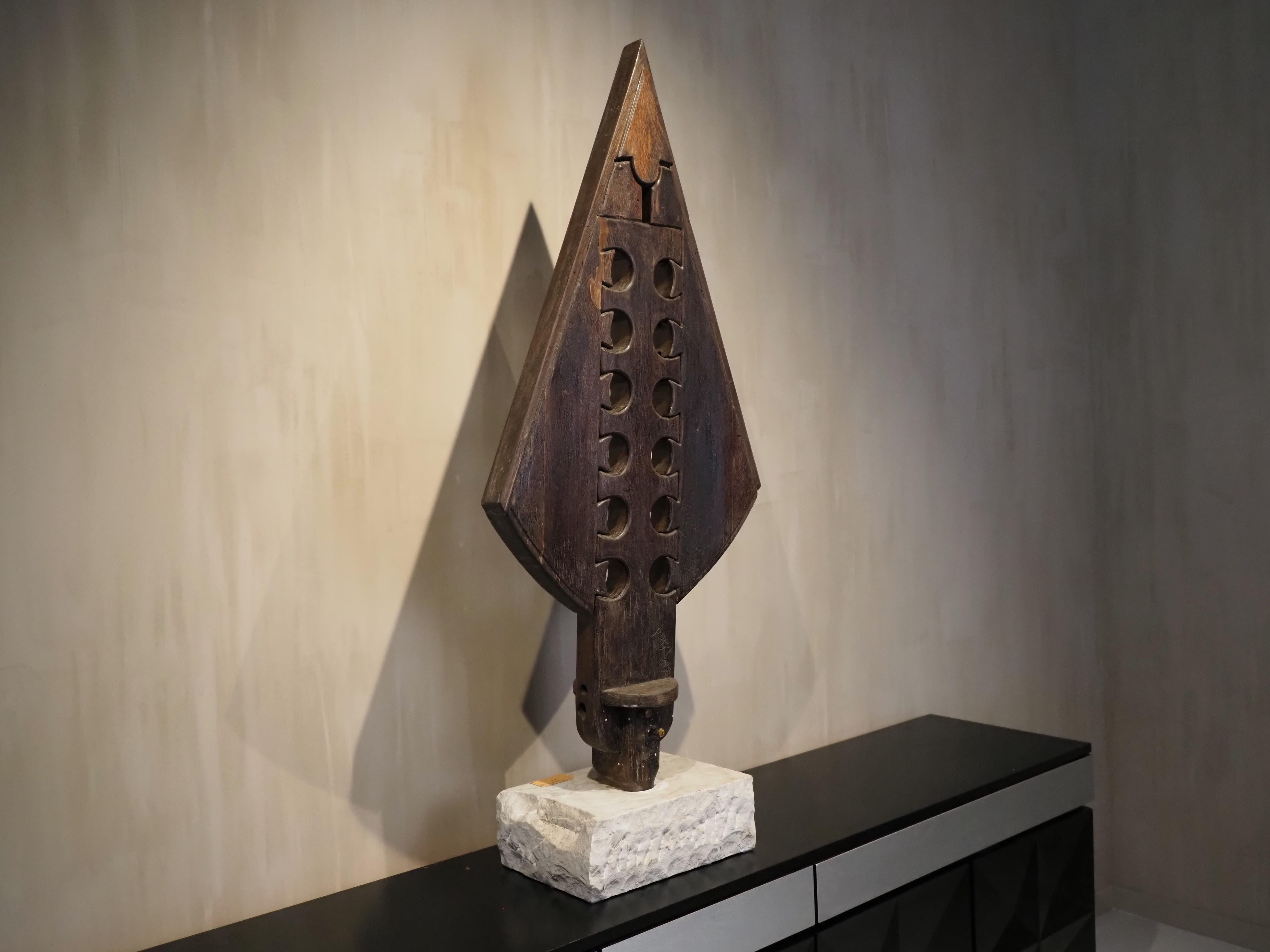 Marmo di Carrara Scultura primitiva brut di Luciano Bertolotto, 1997 in vendita