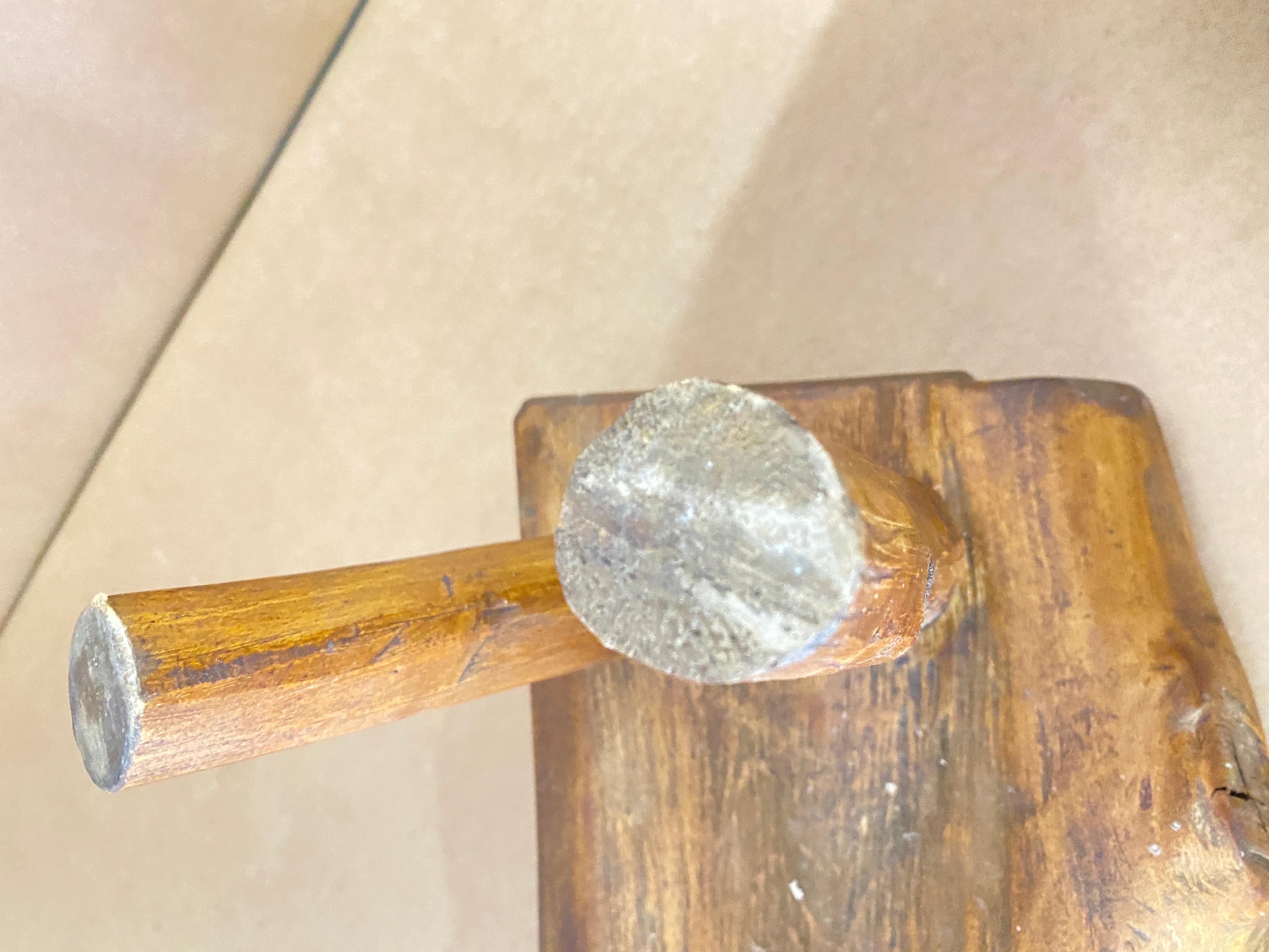Primitive Brutalist Französisch um 1950, kleine Größe, Frankreich, alte Patina, braun (Holz) im Angebot