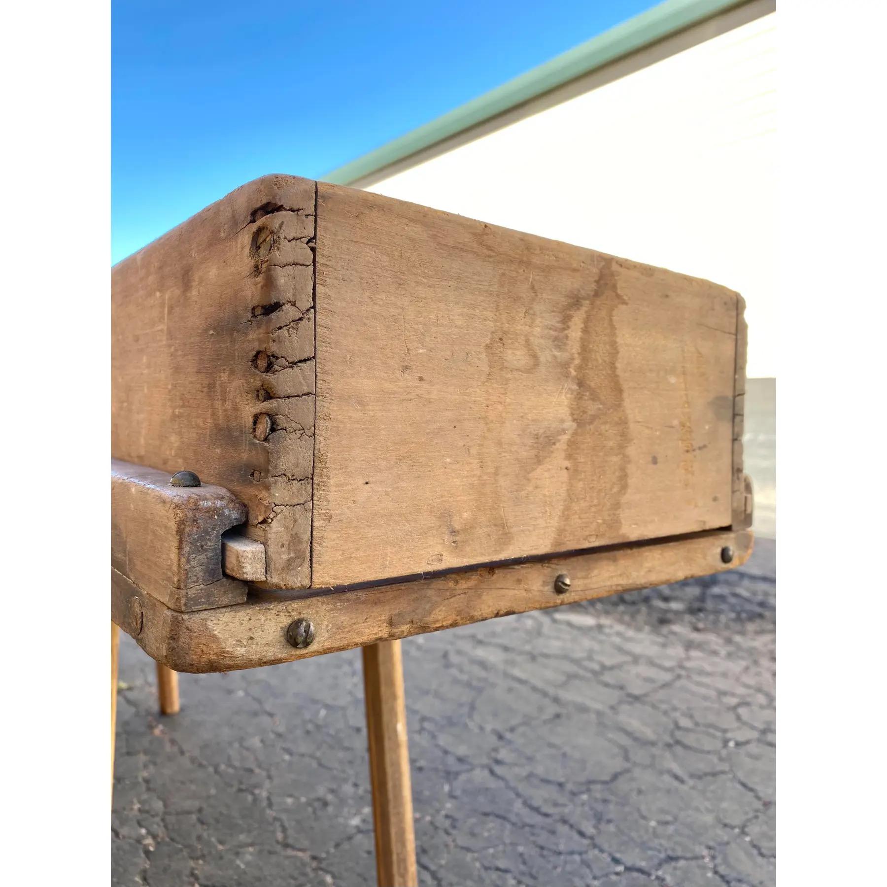 Primitive Cabage Cutter Coffee Table In Good Condition For Sale In Round Top, TX