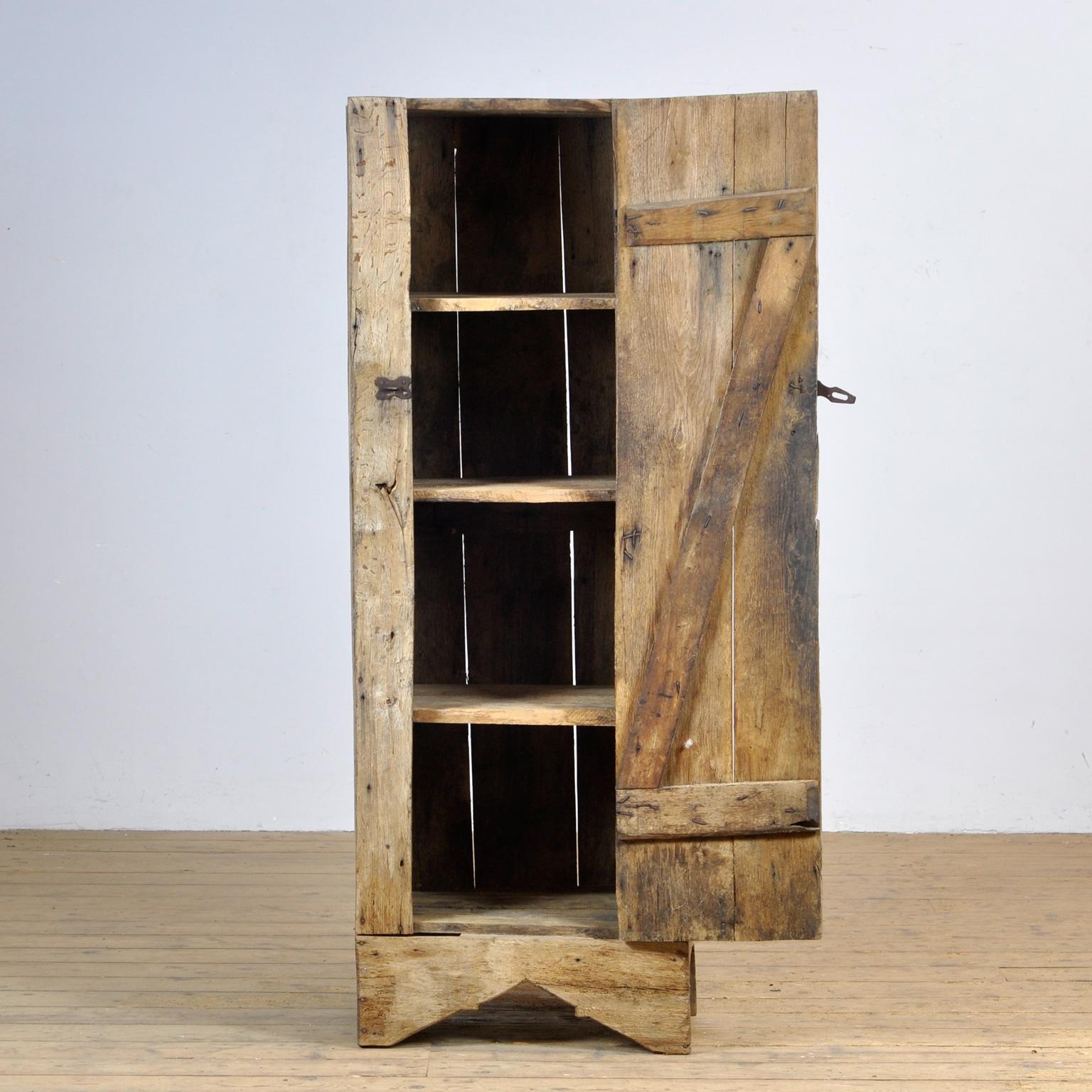 Primitive Cabinet, 1850’s In Good Condition For Sale In Amsterdam, Noord Holland