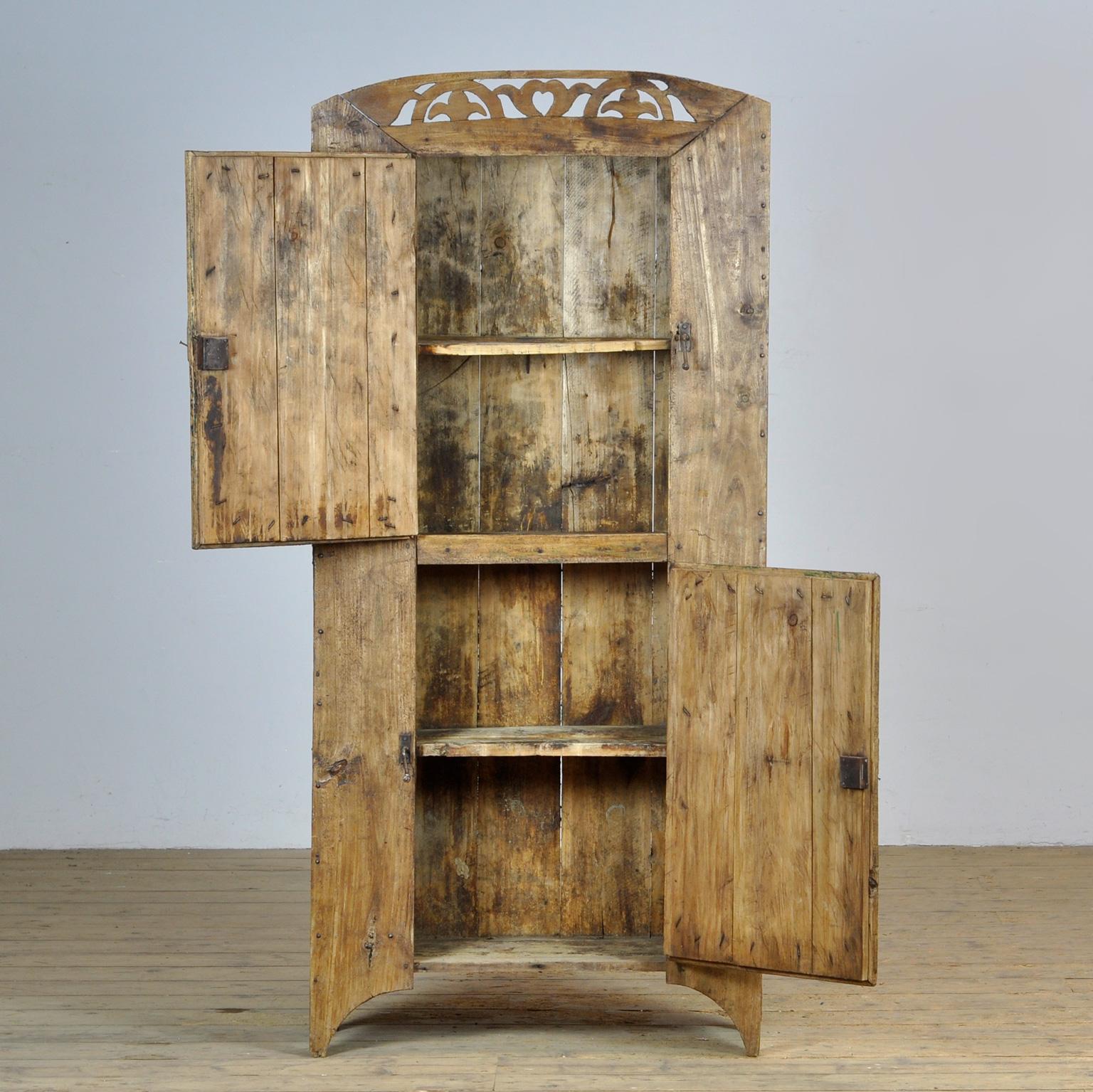 Primitive Cabinet, 1850’s In Good Condition In Amsterdam, Noord Holland